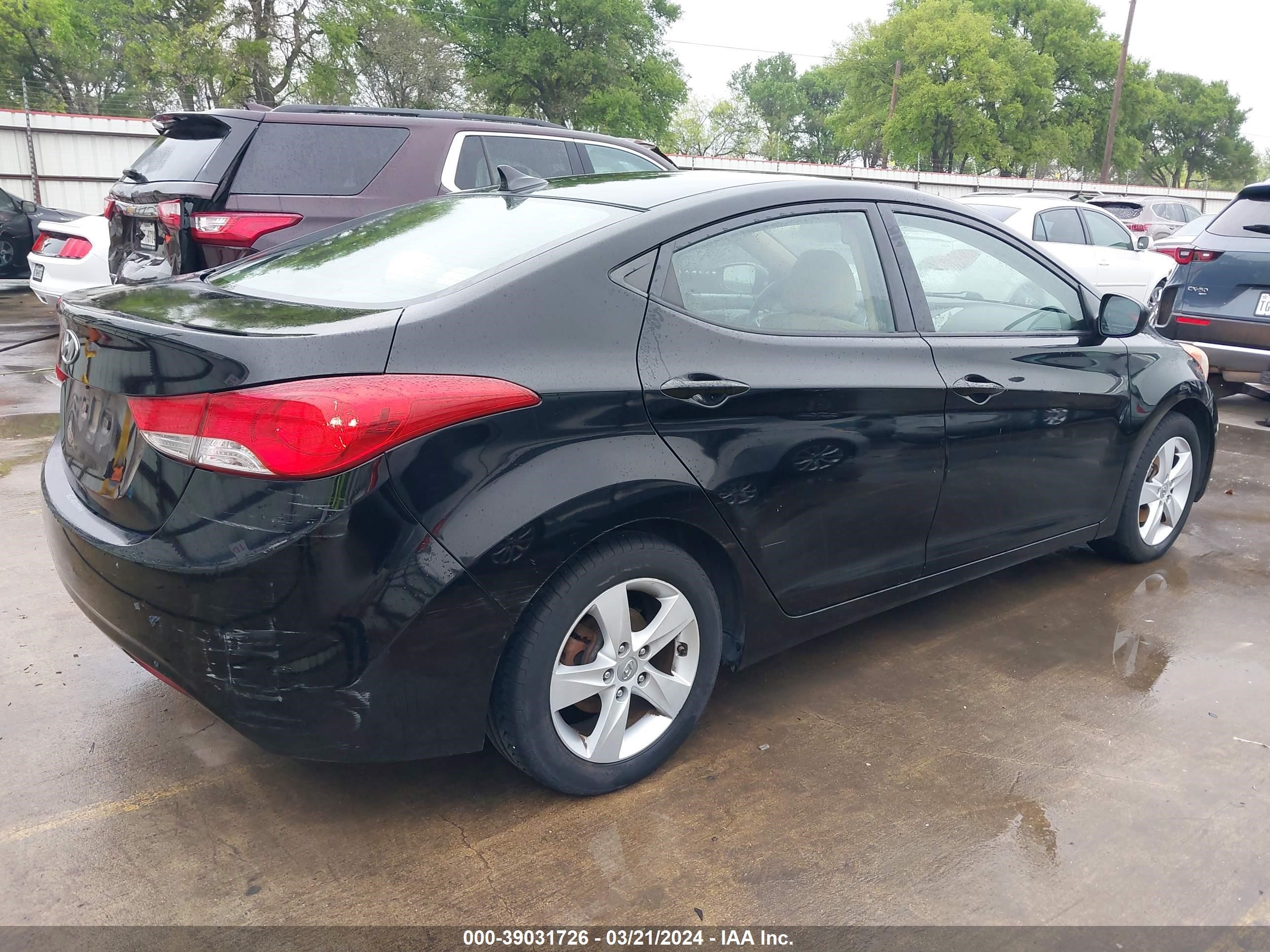 Photo 3 VIN: KMHDH4AE1CU301106 - HYUNDAI ELANTRA 