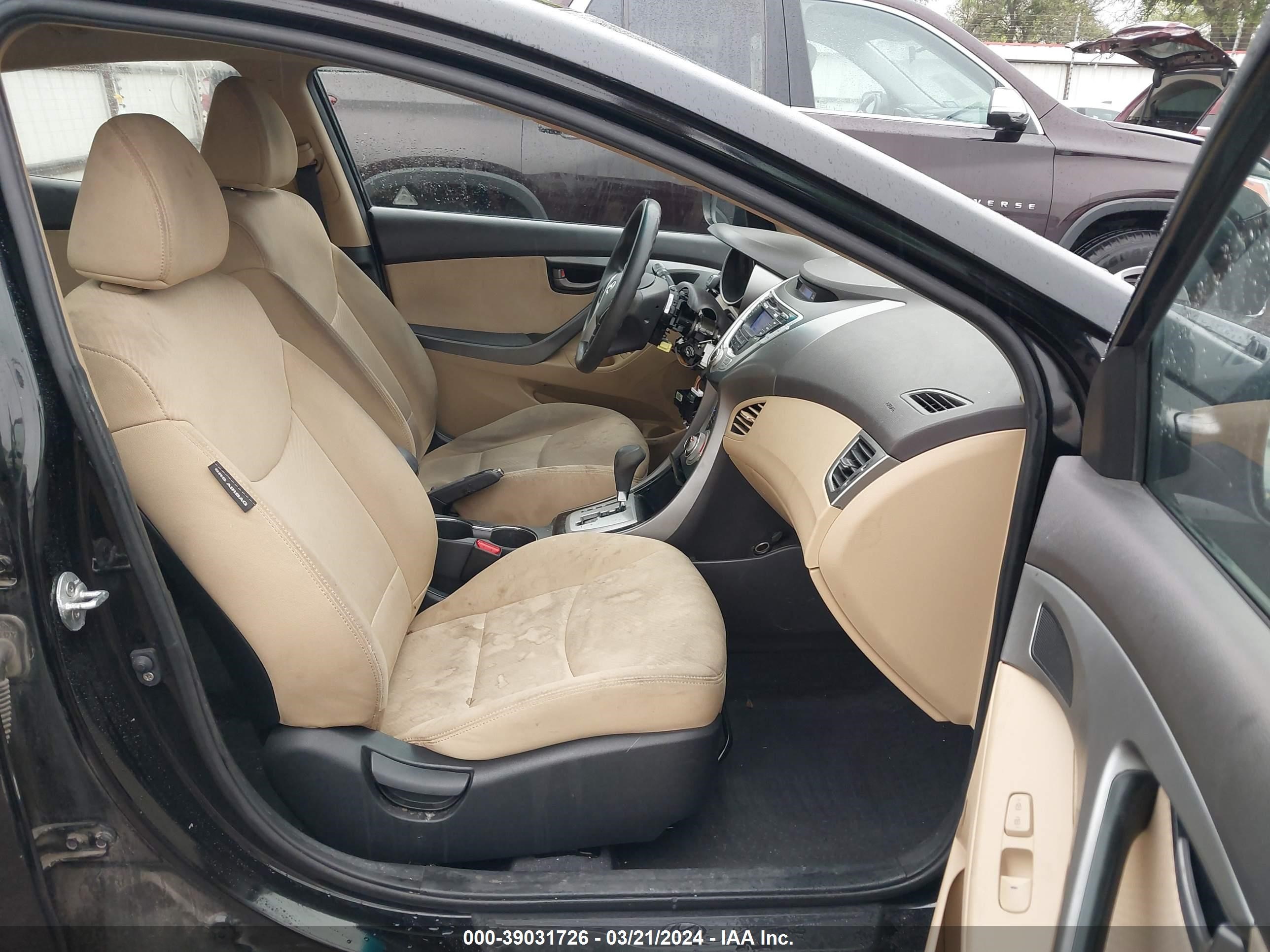 Photo 4 VIN: KMHDH4AE1CU301106 - HYUNDAI ELANTRA 