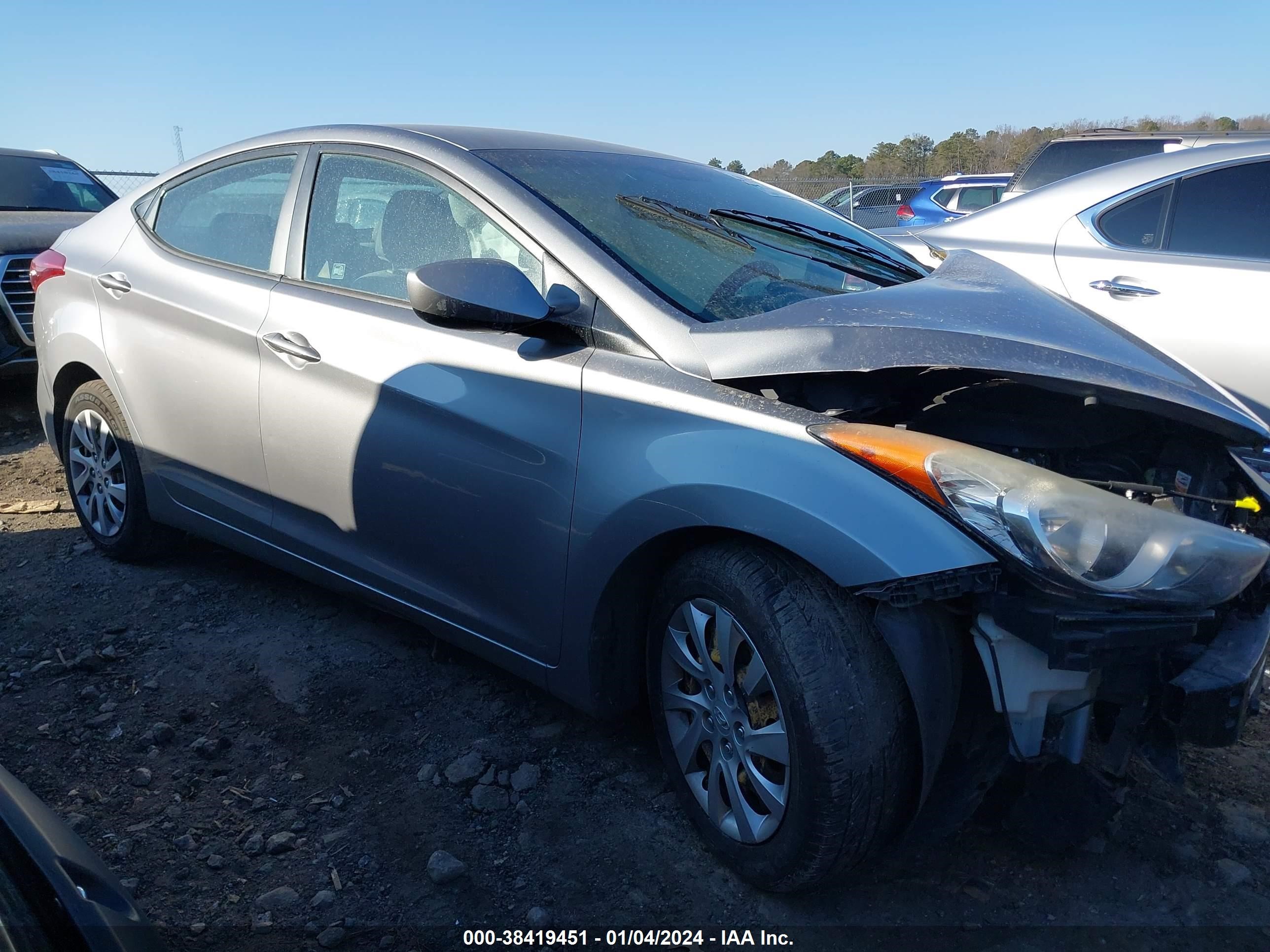 Photo 12 VIN: KMHDH4AE1CU310419 - HYUNDAI ELANTRA 