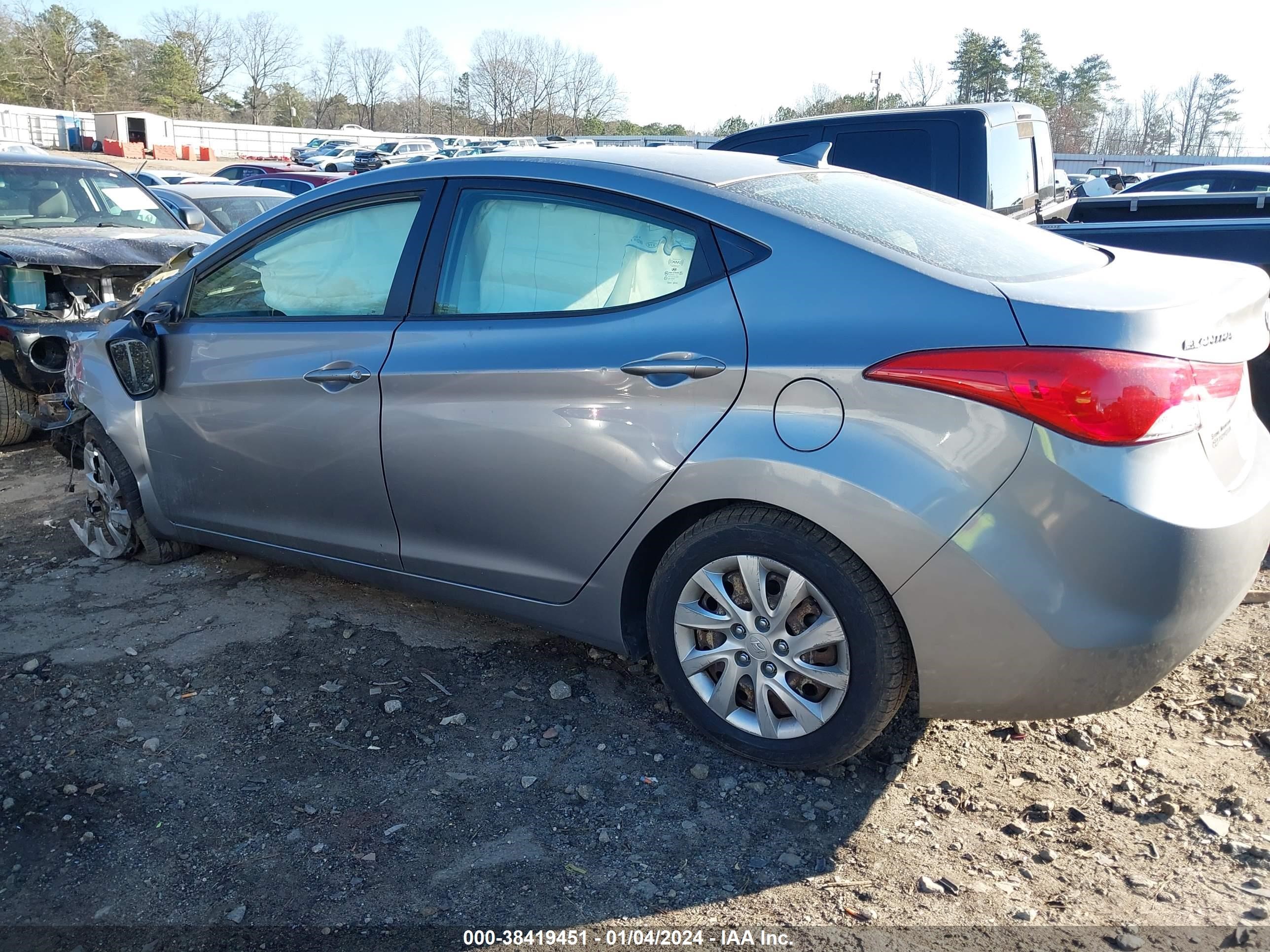 Photo 13 VIN: KMHDH4AE1CU310419 - HYUNDAI ELANTRA 