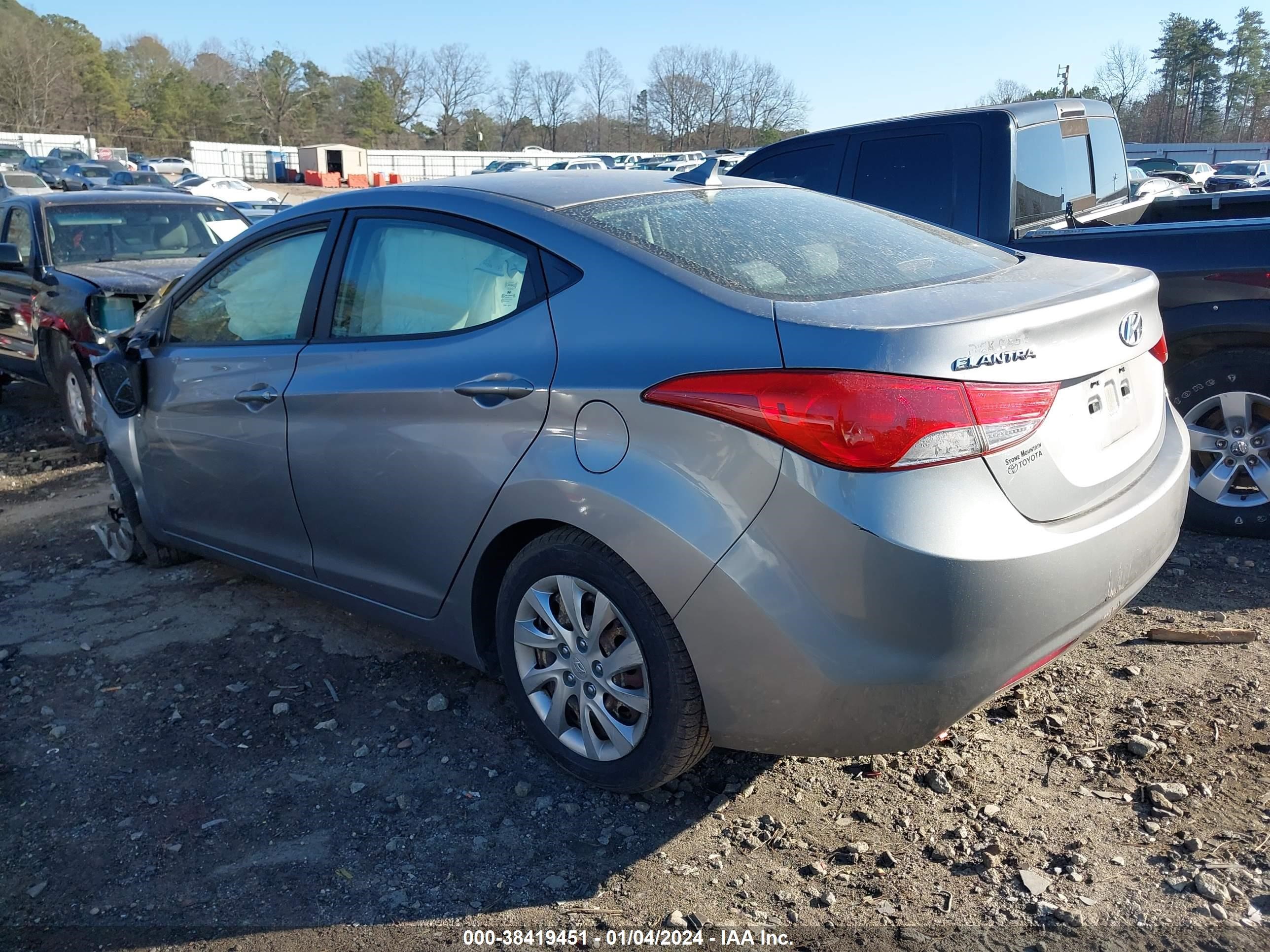 Photo 2 VIN: KMHDH4AE1CU310419 - HYUNDAI ELANTRA 