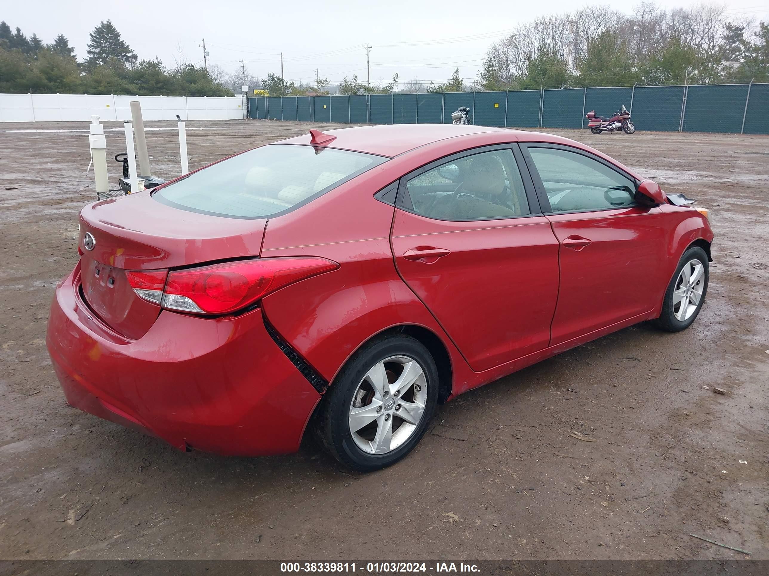 Photo 3 VIN: KMHDH4AE1CU443519 - HYUNDAI ELANTRA 