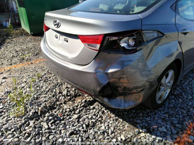 Photo 5 VIN: KMHDH4AE1DU015810 - HYUNDAI ELANTRA 