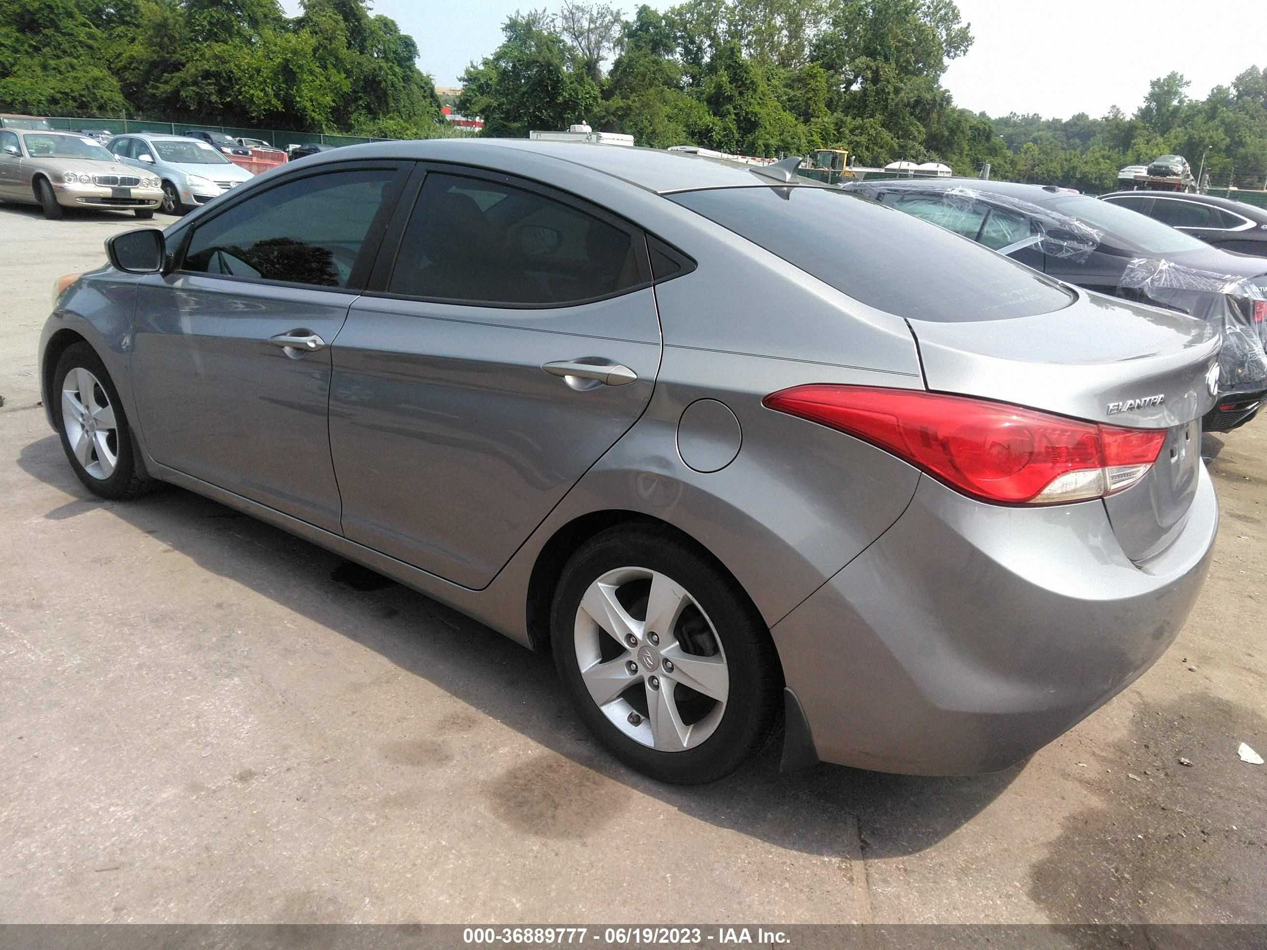 Photo 2 VIN: KMHDH4AE1DU526725 - HYUNDAI ELANTRA 