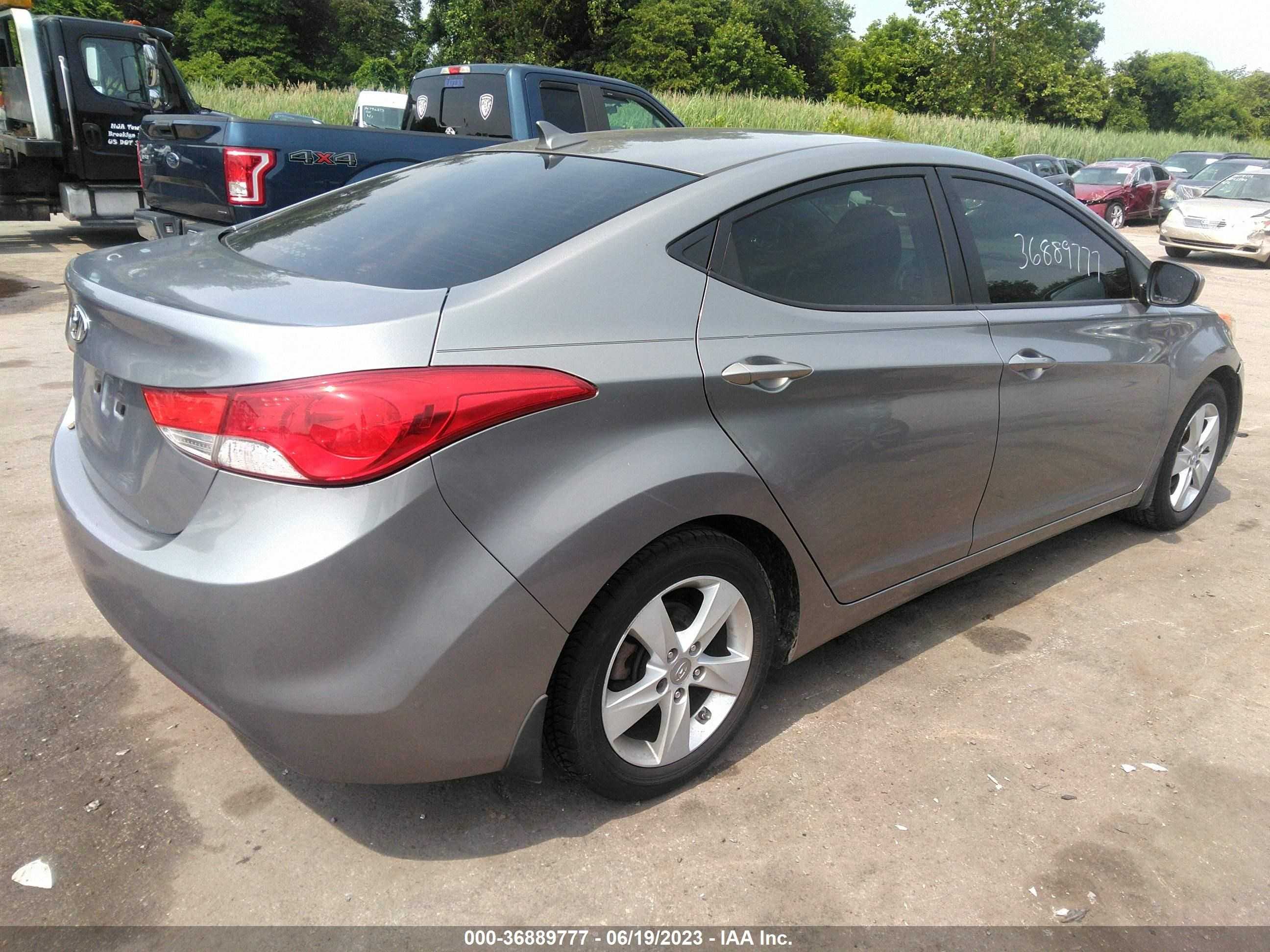 Photo 3 VIN: KMHDH4AE1DU526725 - HYUNDAI ELANTRA 