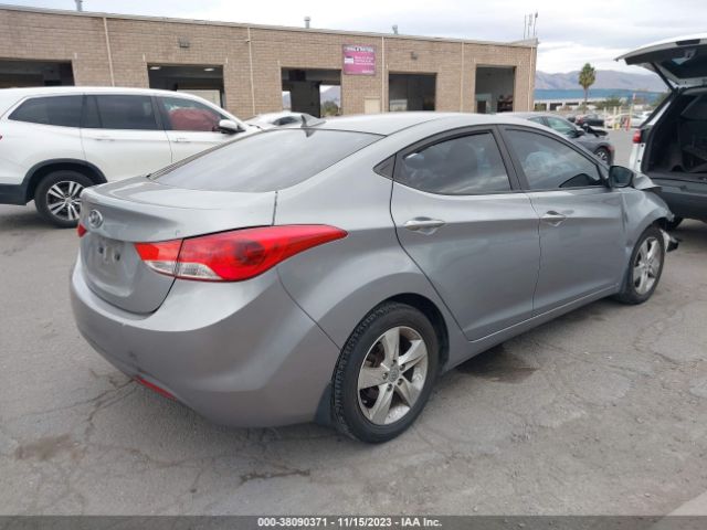 Photo 3 VIN: KMHDH4AE1DU568991 - HYUNDAI ELANTRA 