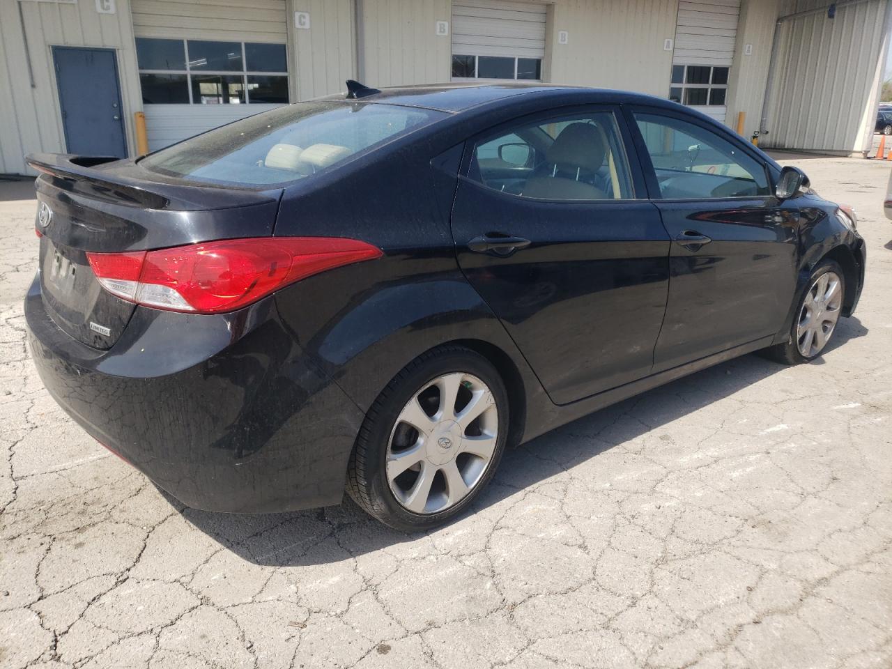 Photo 2 VIN: KMHDH4AE1DU750917 - HYUNDAI ELANTRA 