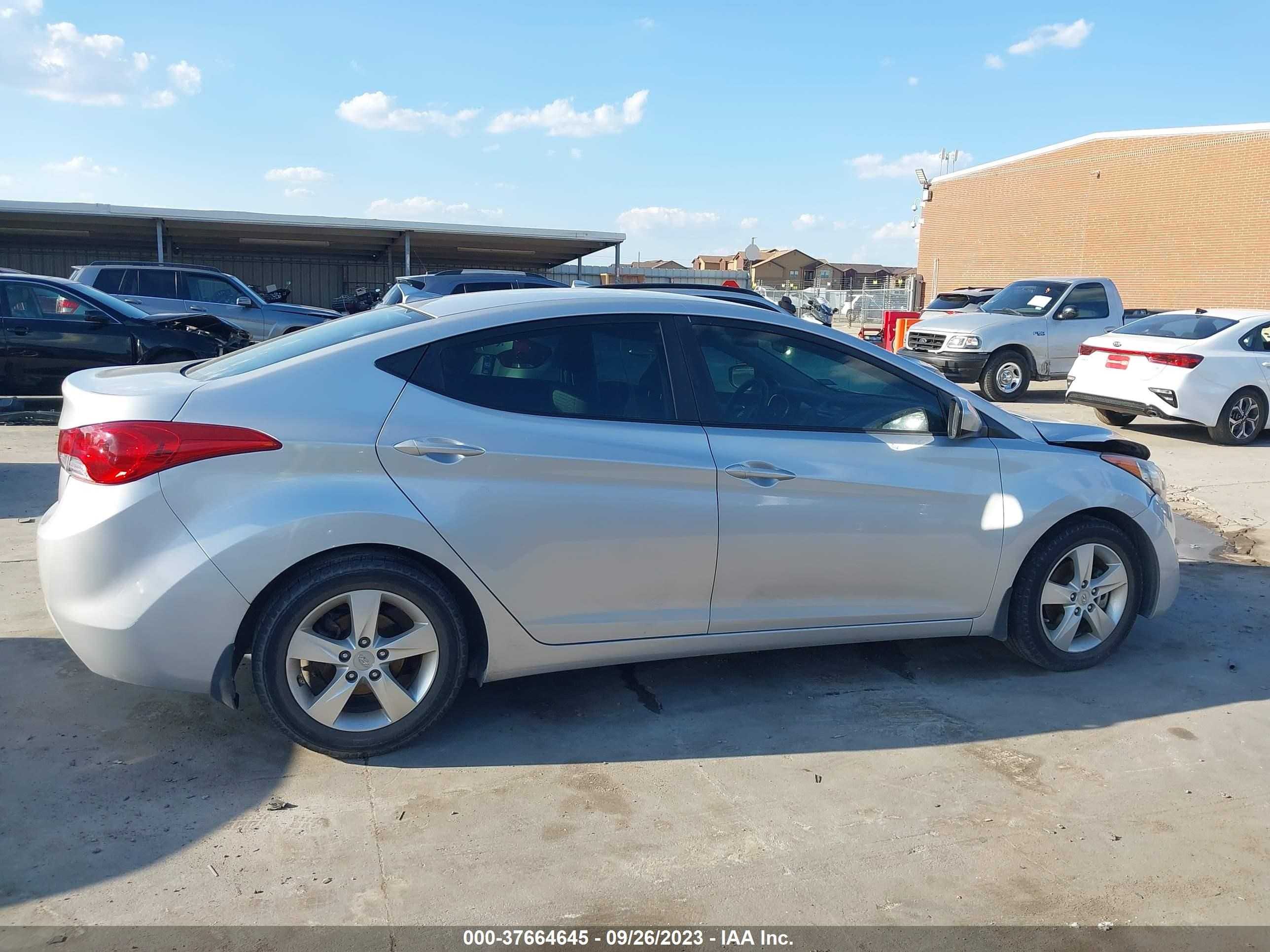 Photo 12 VIN: KMHDH4AE1DU849107 - HYUNDAI ELANTRA 