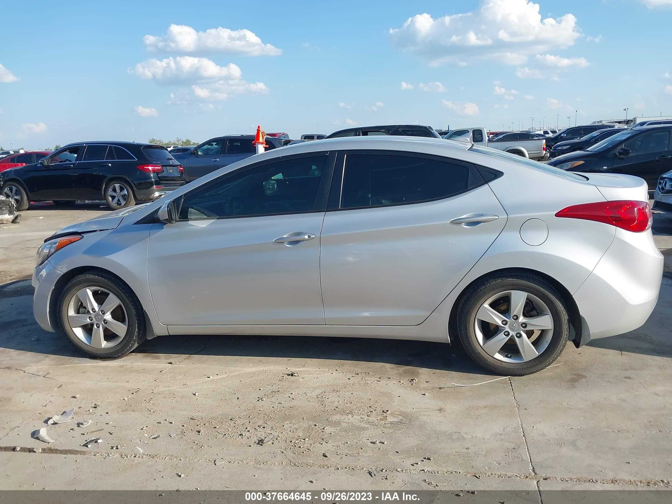 Photo 13 VIN: KMHDH4AE1DU849107 - HYUNDAI ELANTRA 