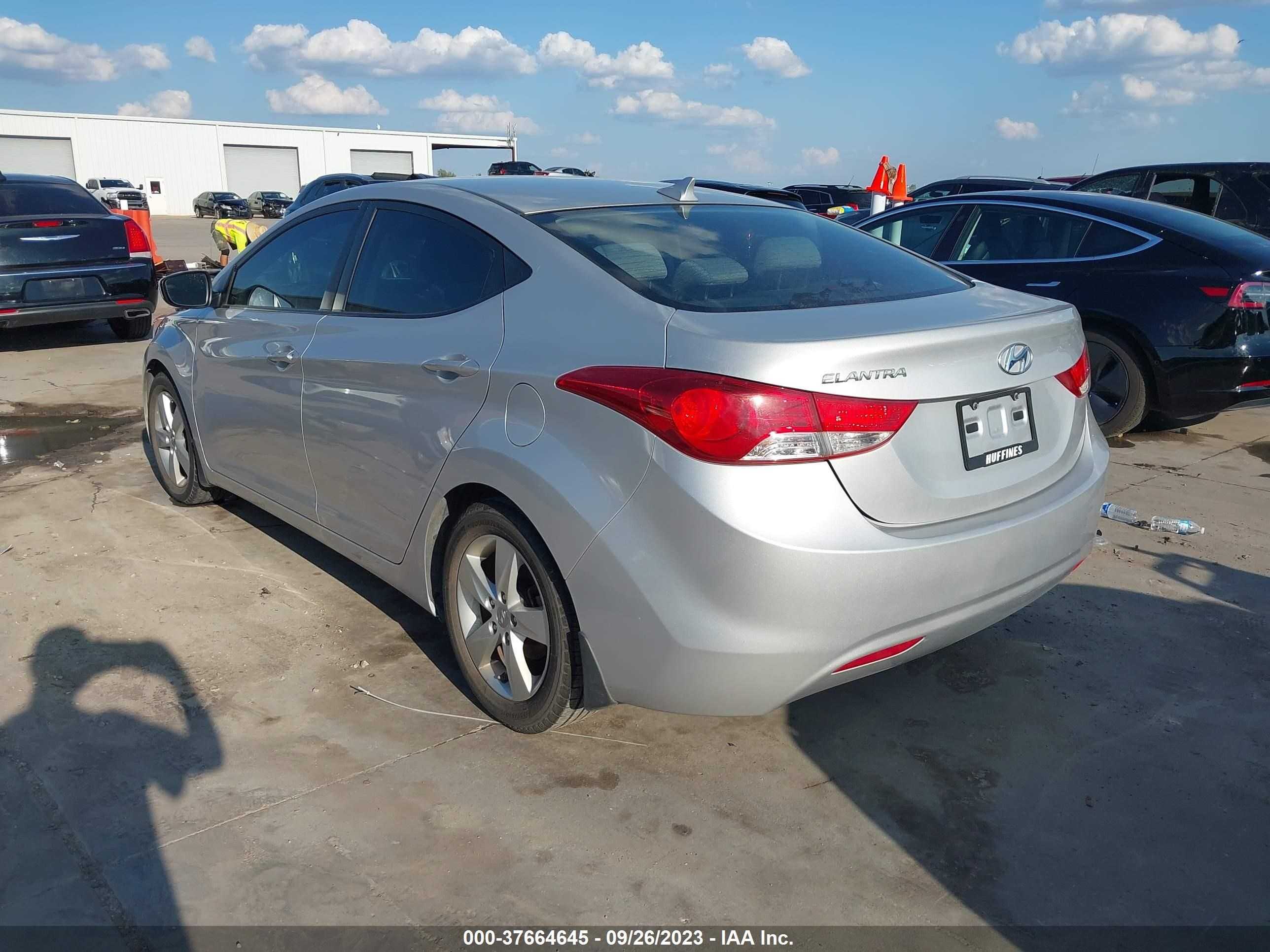 Photo 2 VIN: KMHDH4AE1DU849107 - HYUNDAI ELANTRA 