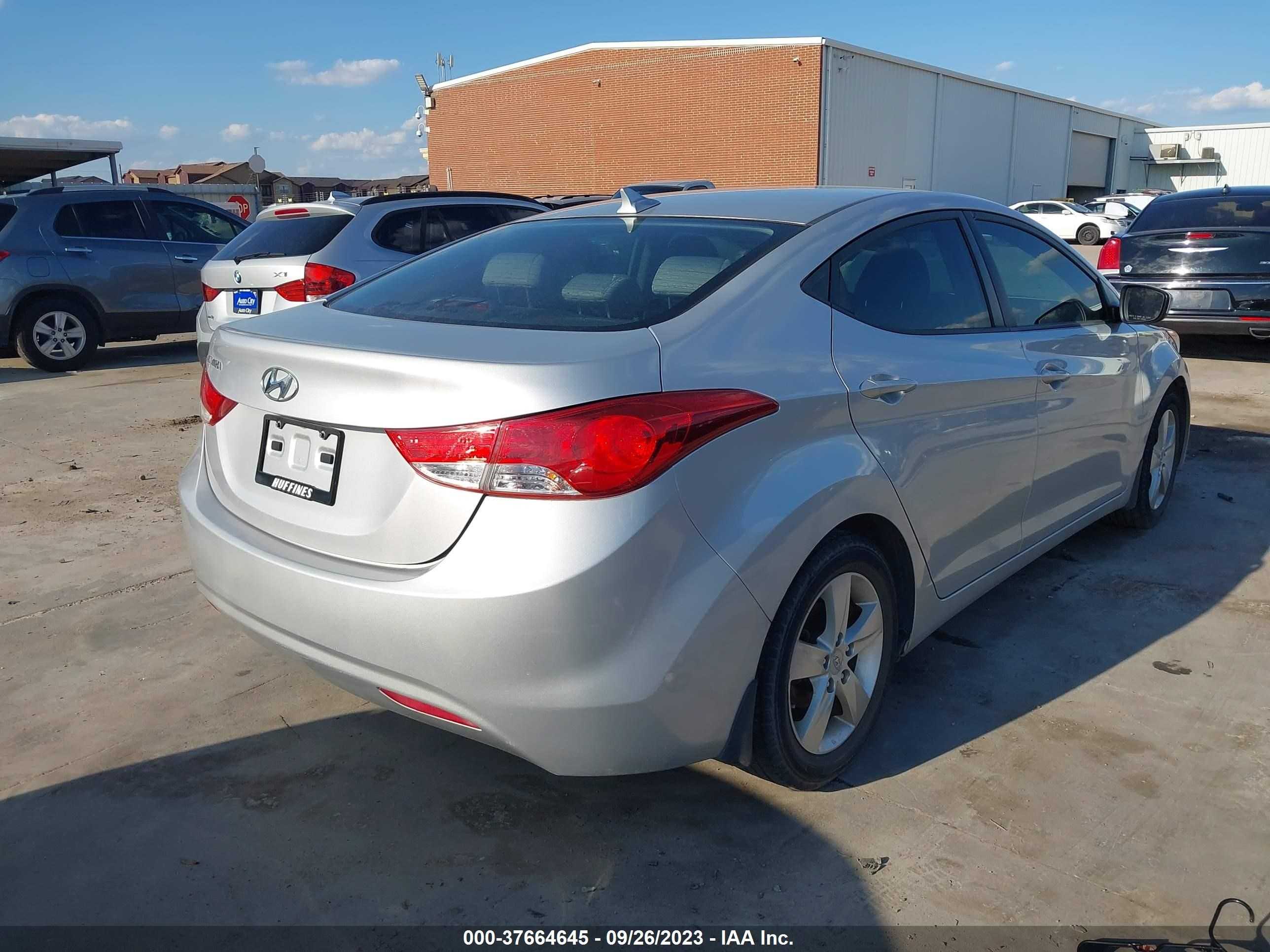 Photo 3 VIN: KMHDH4AE1DU849107 - HYUNDAI ELANTRA 