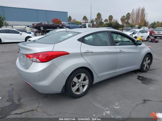 Photo 3 VIN: KMHDH4AE1DU849186 - HYUNDAI ELANTRA 