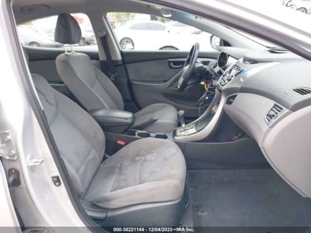 Photo 4 VIN: KMHDH4AE1DU849186 - HYUNDAI ELANTRA 