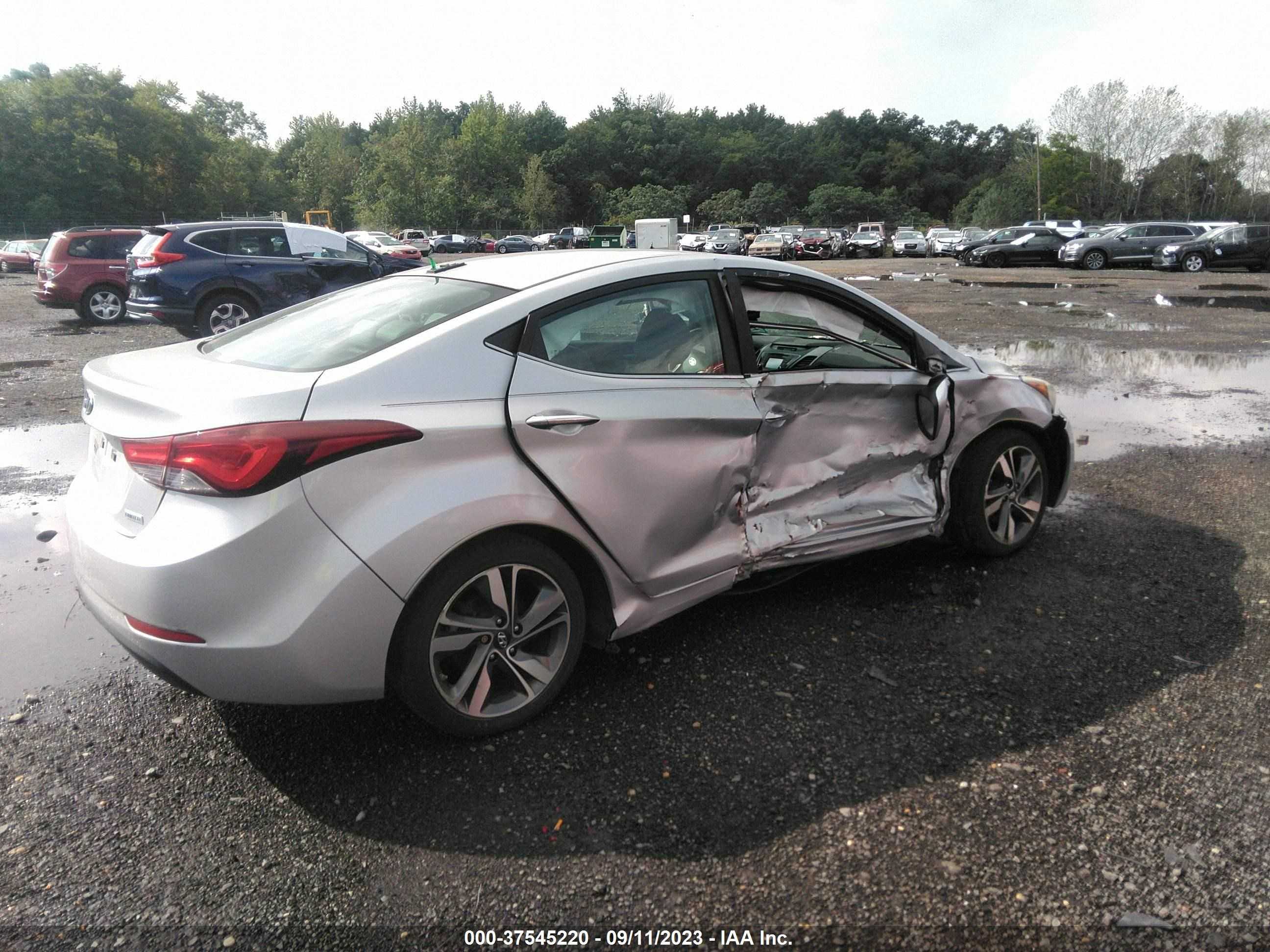 Photo 3 VIN: KMHDH4AE1EU114628 - HYUNDAI ELANTRA 