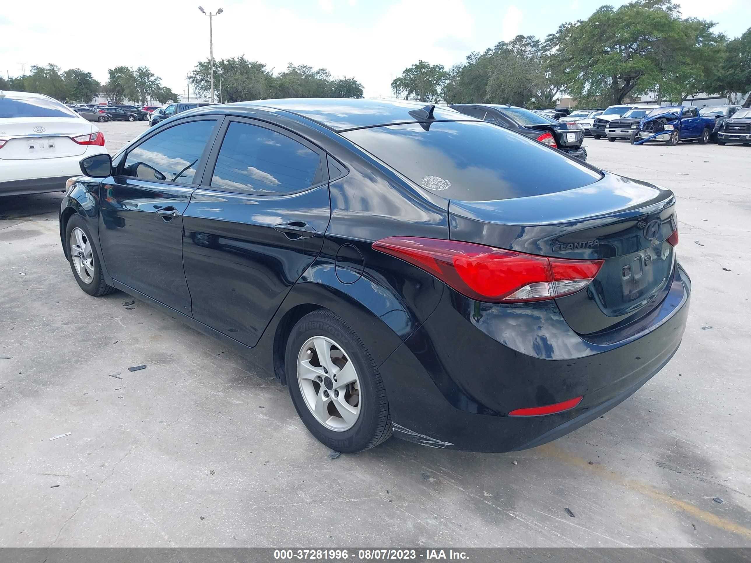 Photo 2 VIN: KMHDH4AE1FU263462 - HYUNDAI ELANTRA 