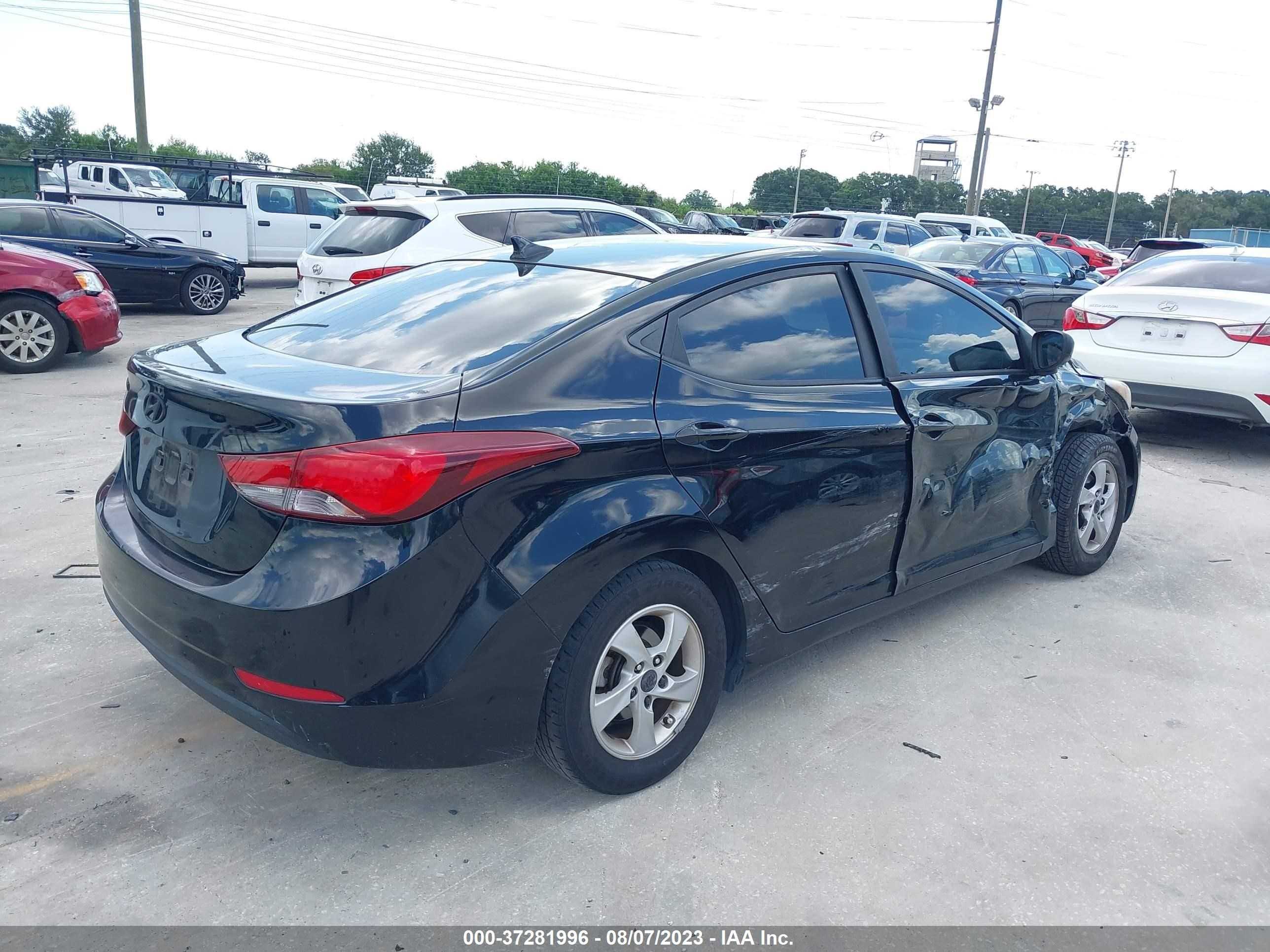 Photo 3 VIN: KMHDH4AE1FU263462 - HYUNDAI ELANTRA 