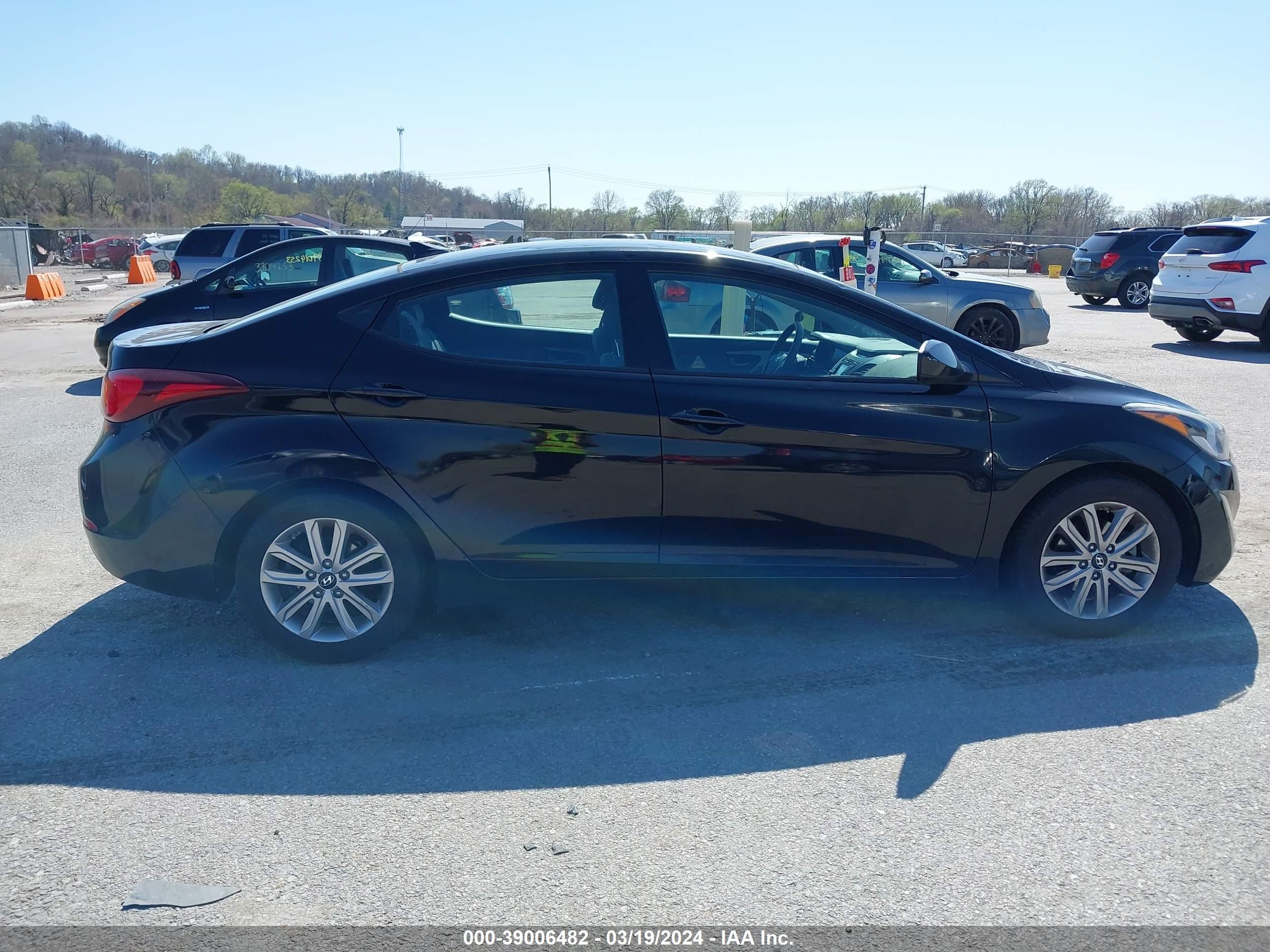 Photo 12 VIN: KMHDH4AE1FU302924 - HYUNDAI ELANTRA 