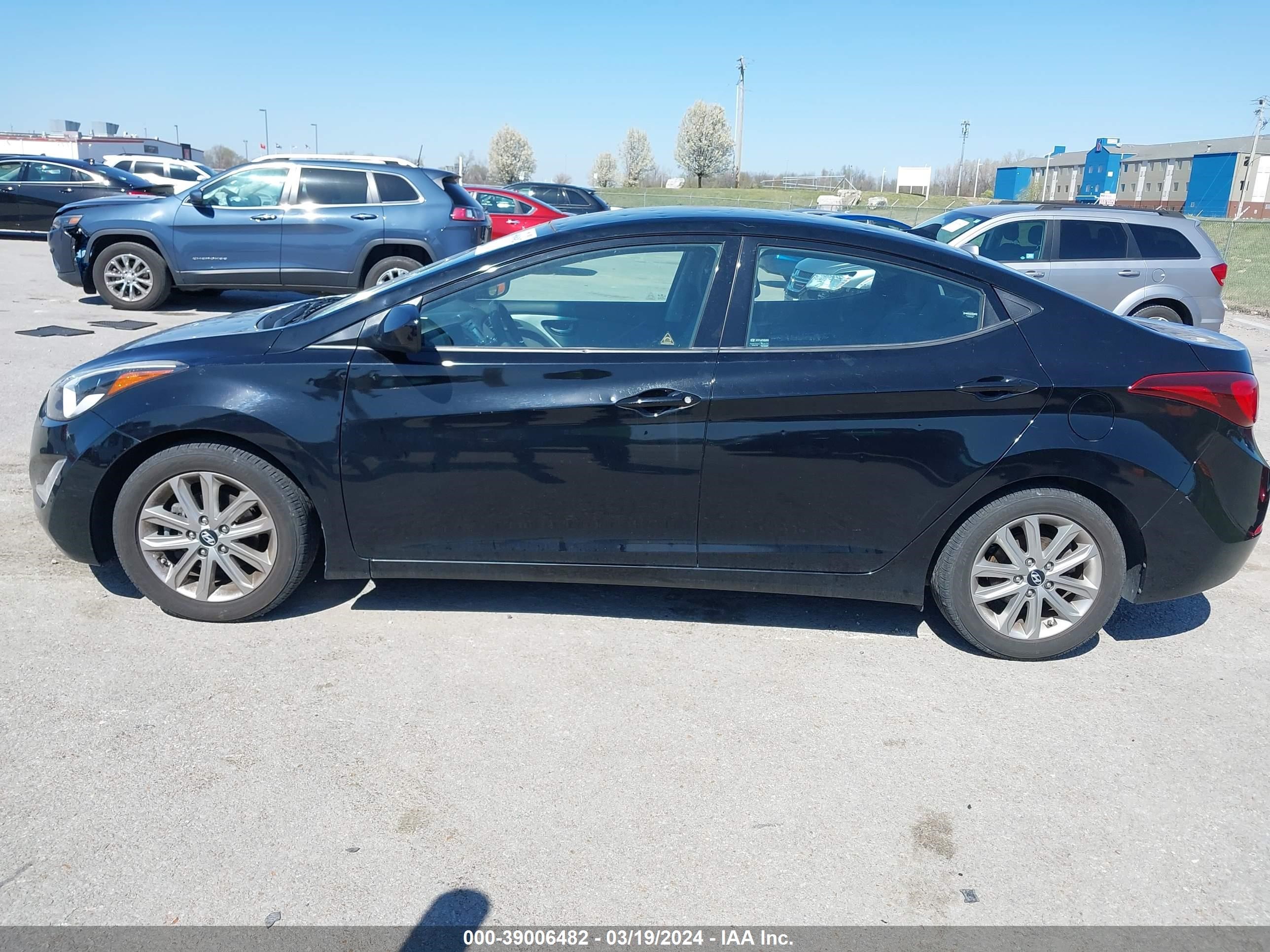 Photo 13 VIN: KMHDH4AE1FU302924 - HYUNDAI ELANTRA 