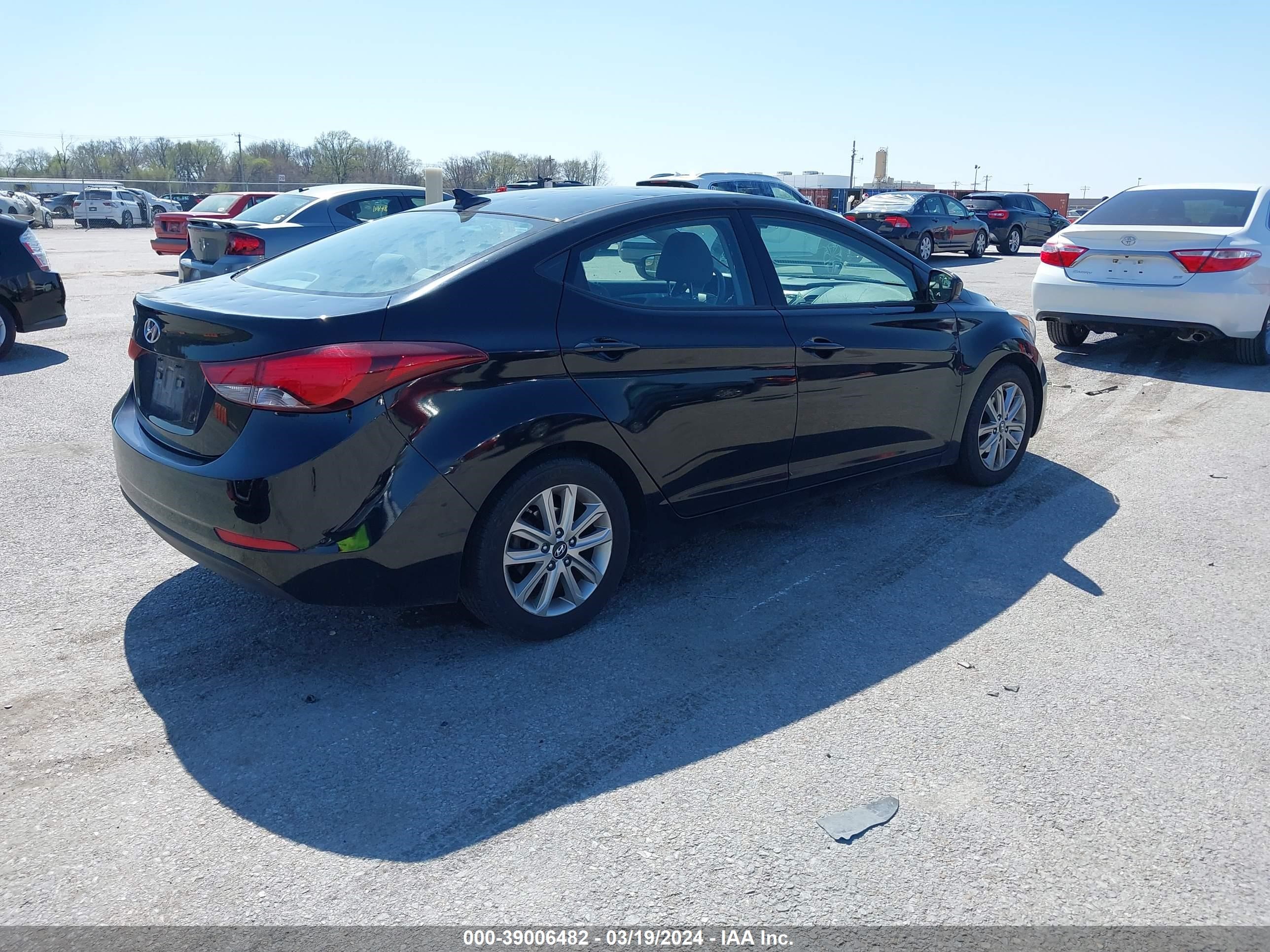 Photo 3 VIN: KMHDH4AE1FU302924 - HYUNDAI ELANTRA 