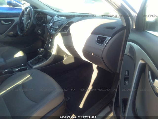 Photo 4 VIN: KMHDH4AE1FU379275 - HYUNDAI ELANTRA 