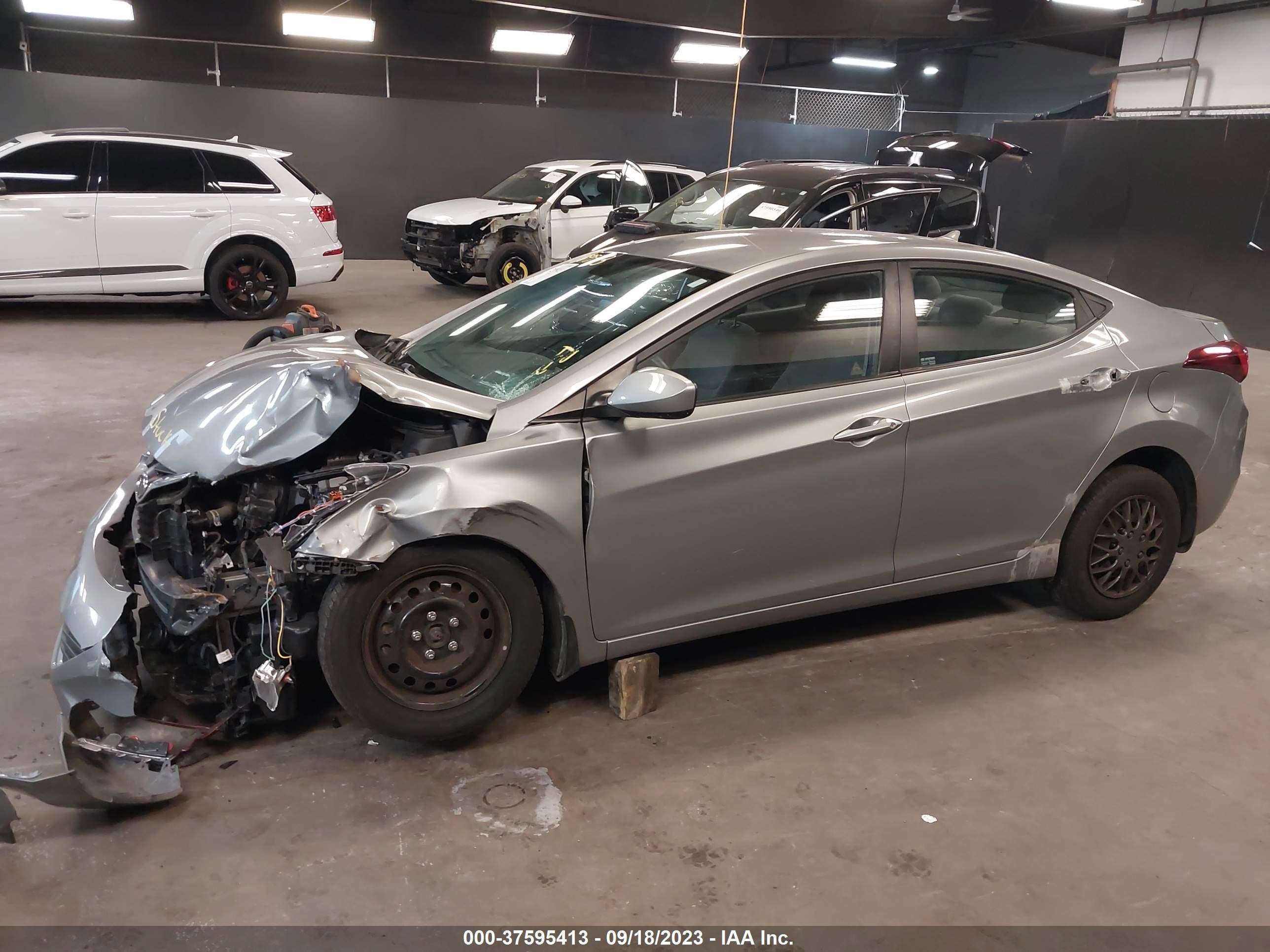 Photo 13 VIN: KMHDH4AE1GU501036 - HYUNDAI ELANTRA 