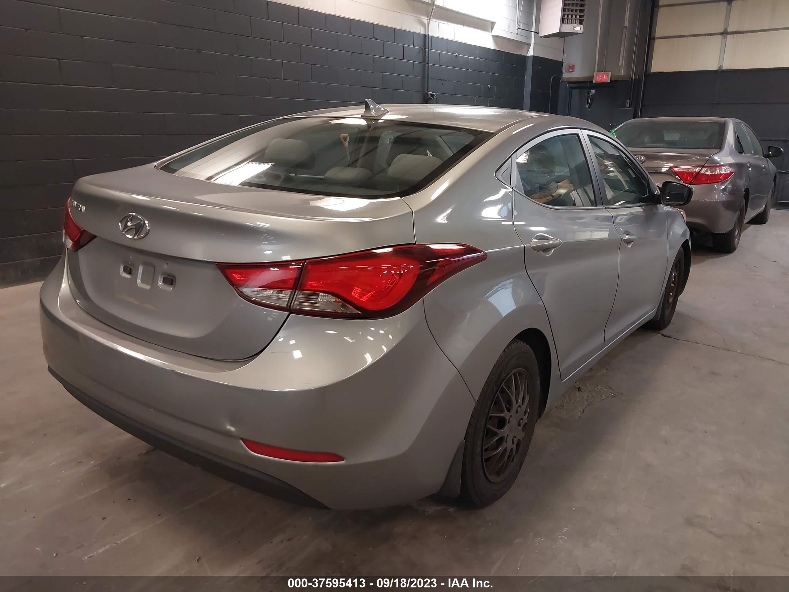 Photo 3 VIN: KMHDH4AE1GU501036 - HYUNDAI ELANTRA 