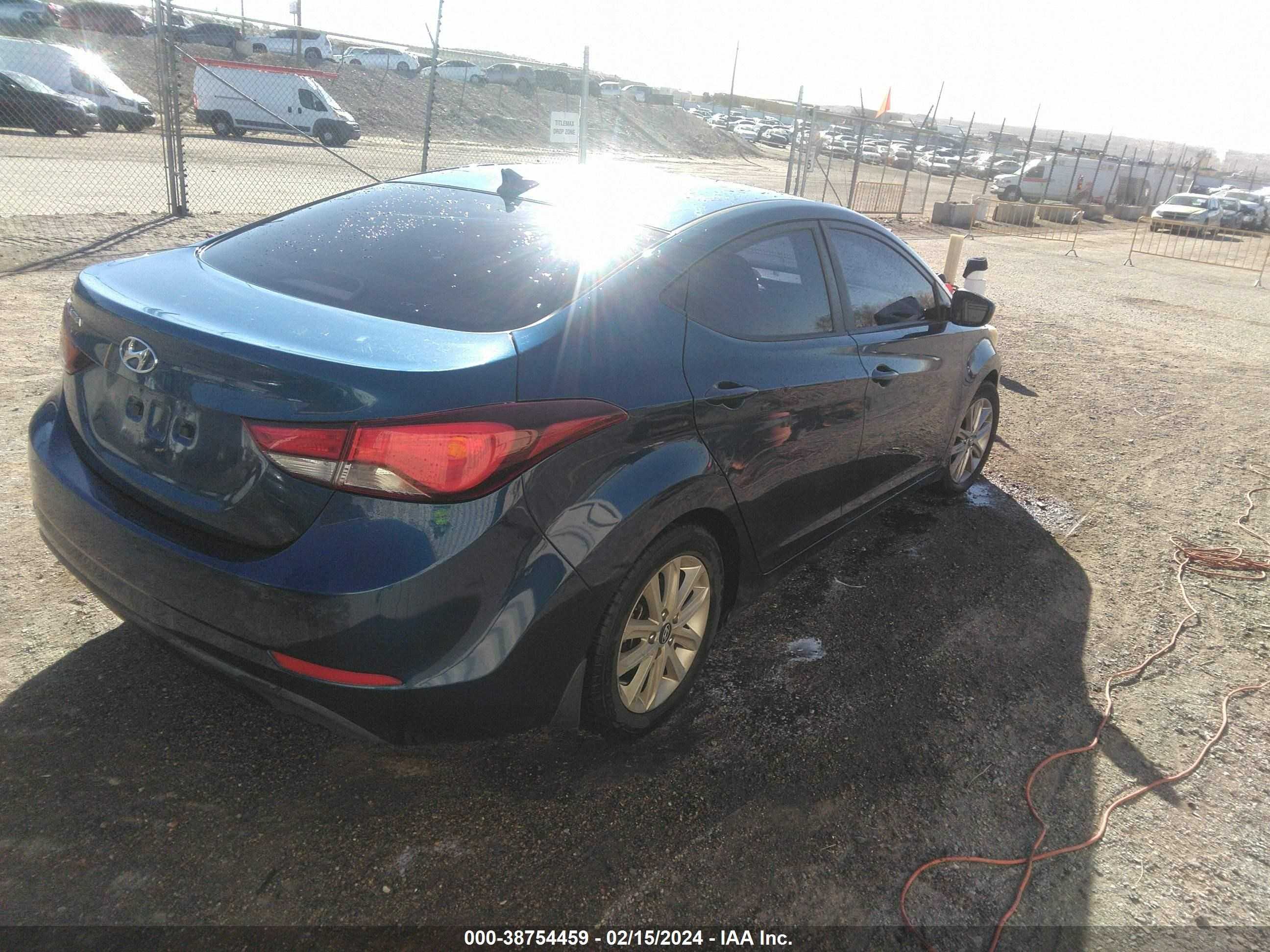 Photo 3 VIN: KMHDH4AE1GU503837 - HYUNDAI ELANTRA 