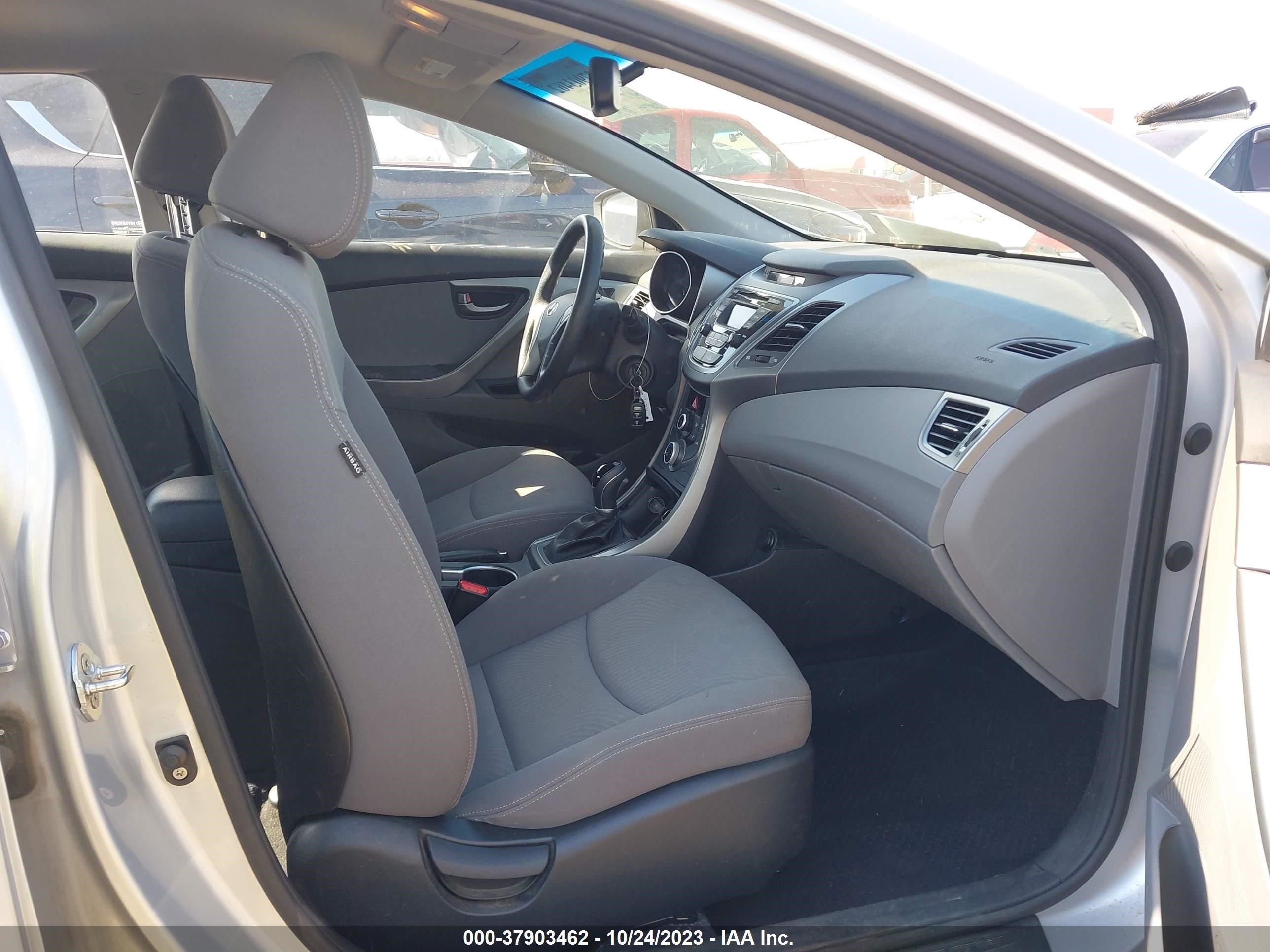 Photo 4 VIN: KMHDH4AE1GU516958 - HYUNDAI ELANTRA 