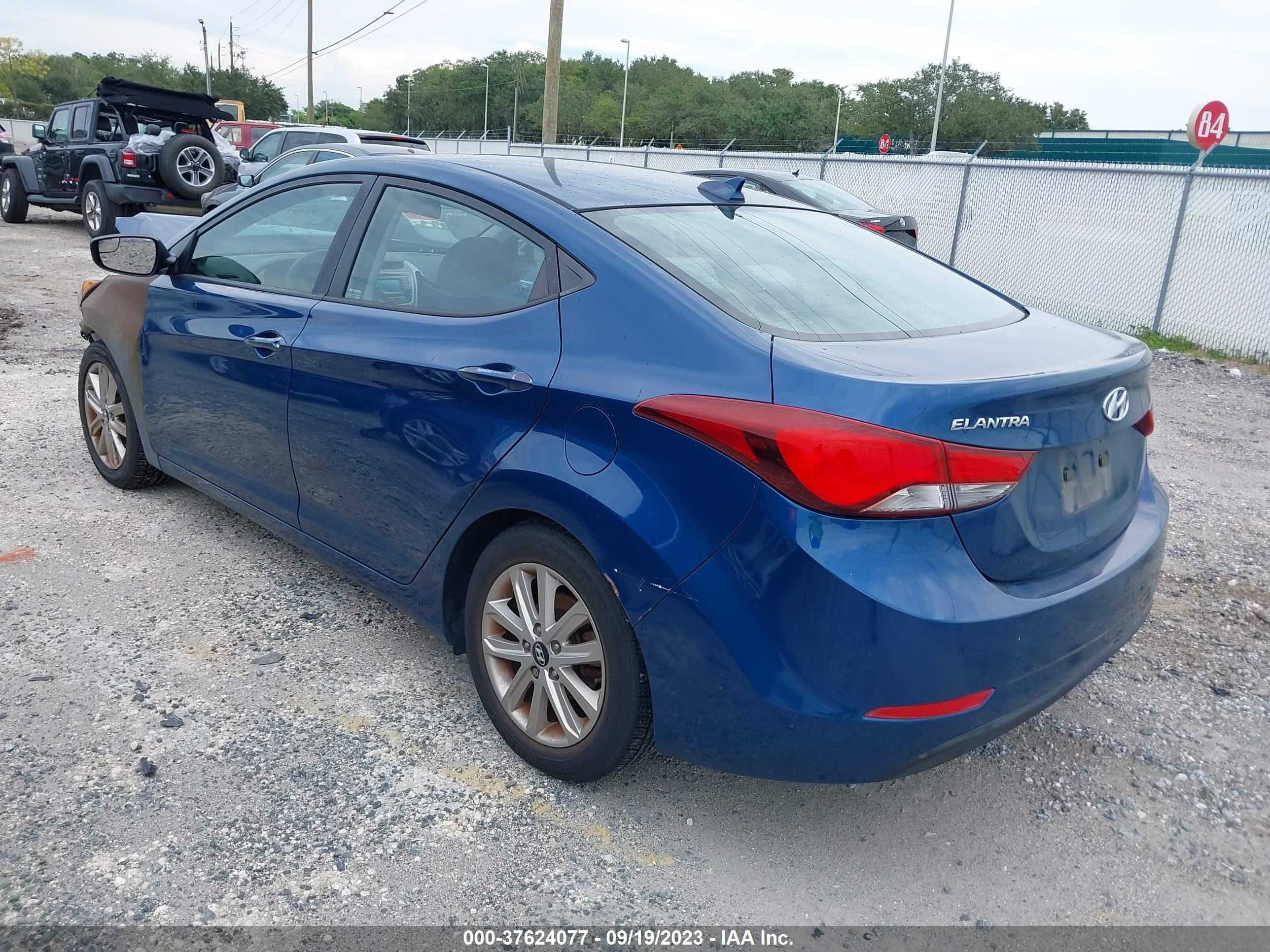 Photo 2 VIN: KMHDH4AE1GU570308 - HYUNDAI ELANTRA 