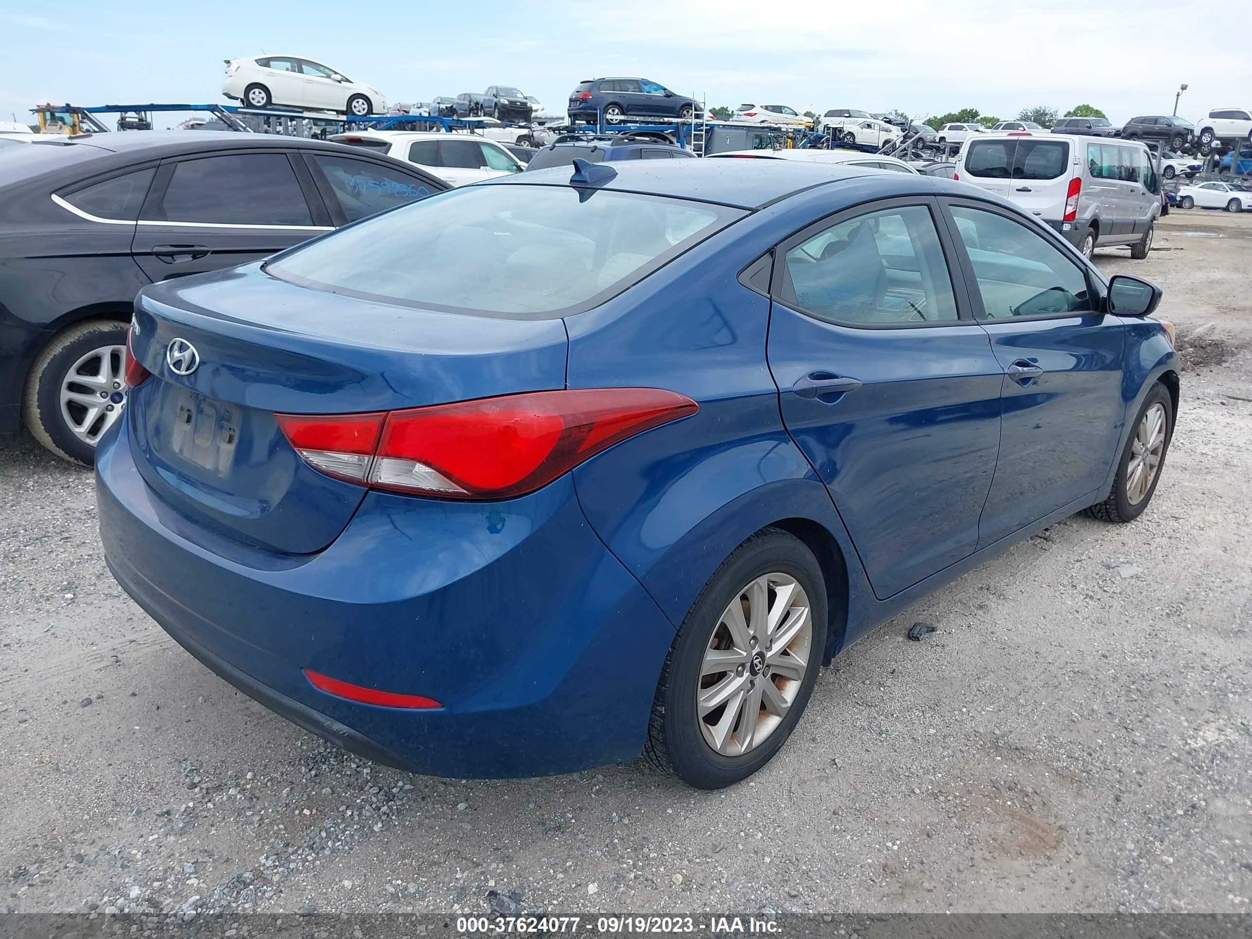 Photo 3 VIN: KMHDH4AE1GU570308 - HYUNDAI ELANTRA 