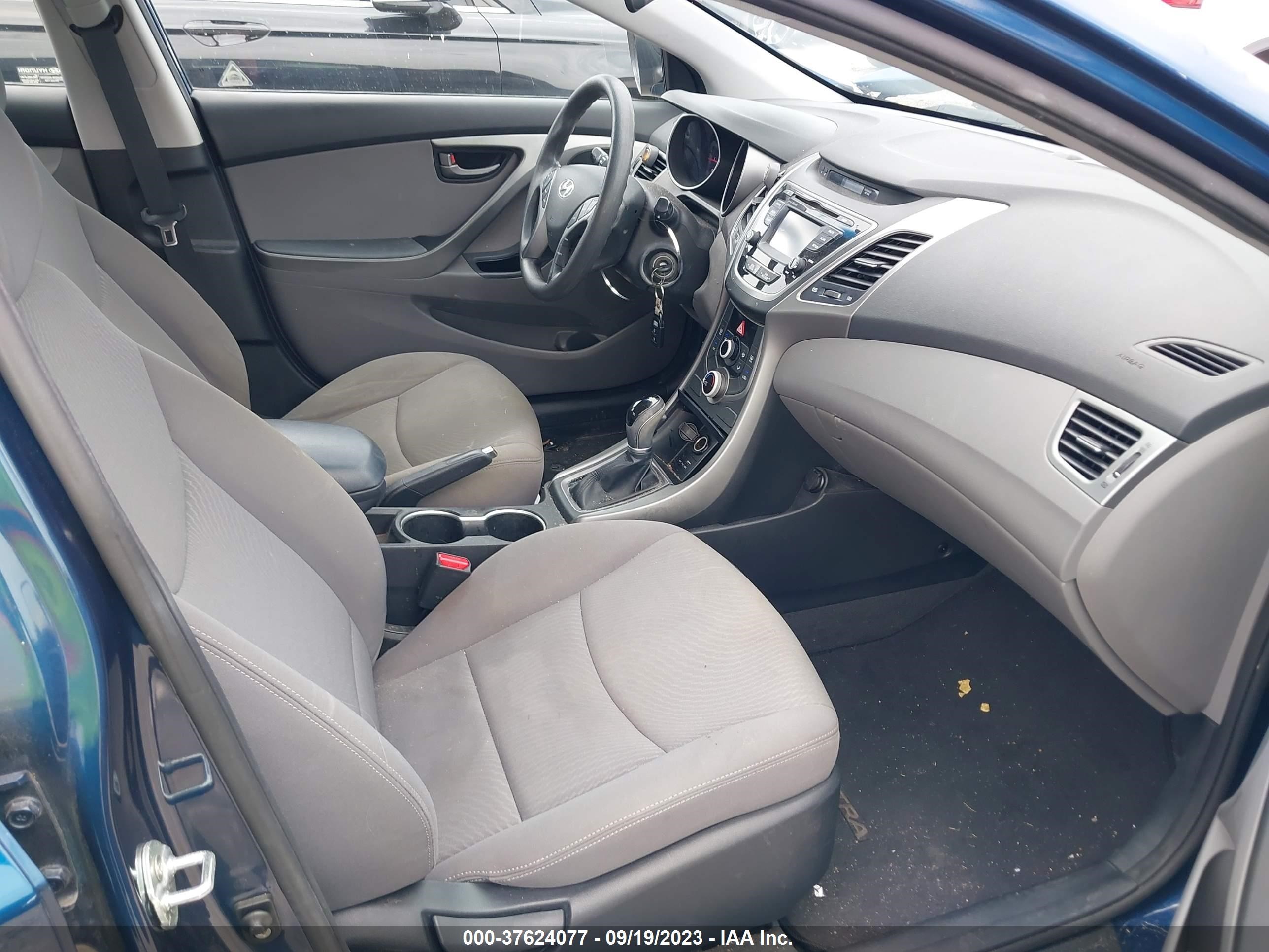 Photo 4 VIN: KMHDH4AE1GU570308 - HYUNDAI ELANTRA 