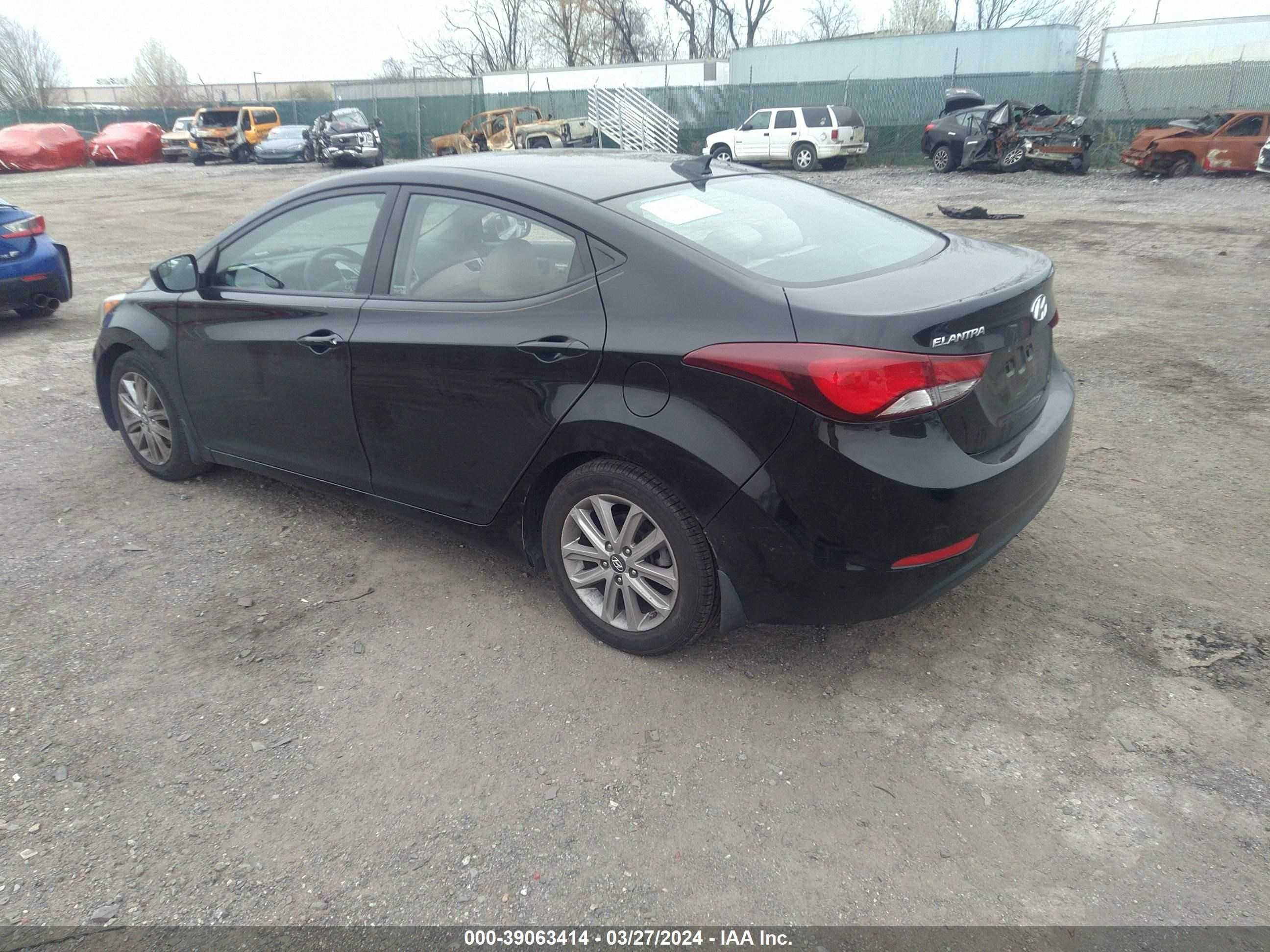 Photo 2 VIN: KMHDH4AE1GU588520 - HYUNDAI ELANTRA 