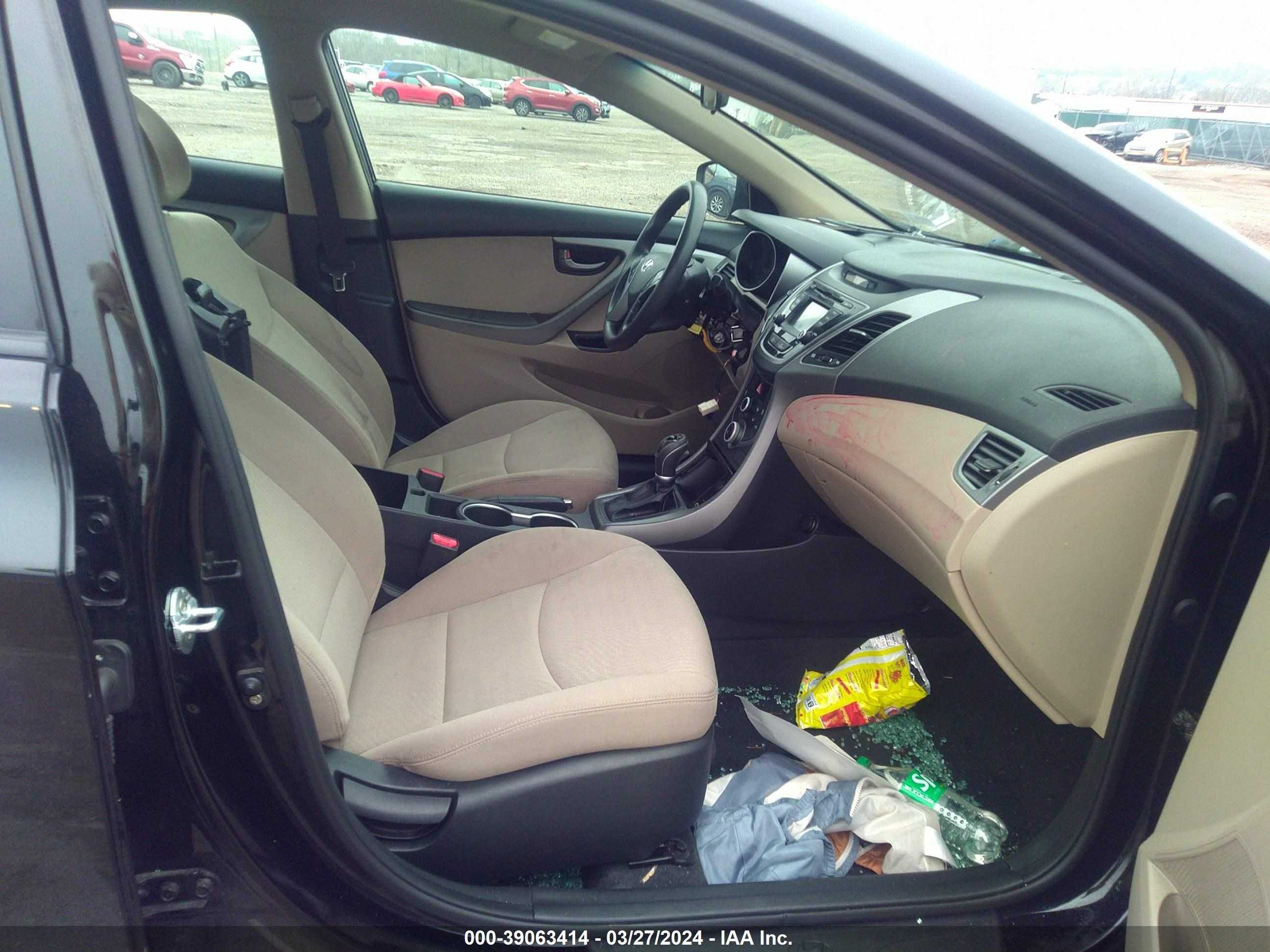 Photo 4 VIN: KMHDH4AE1GU588520 - HYUNDAI ELANTRA 