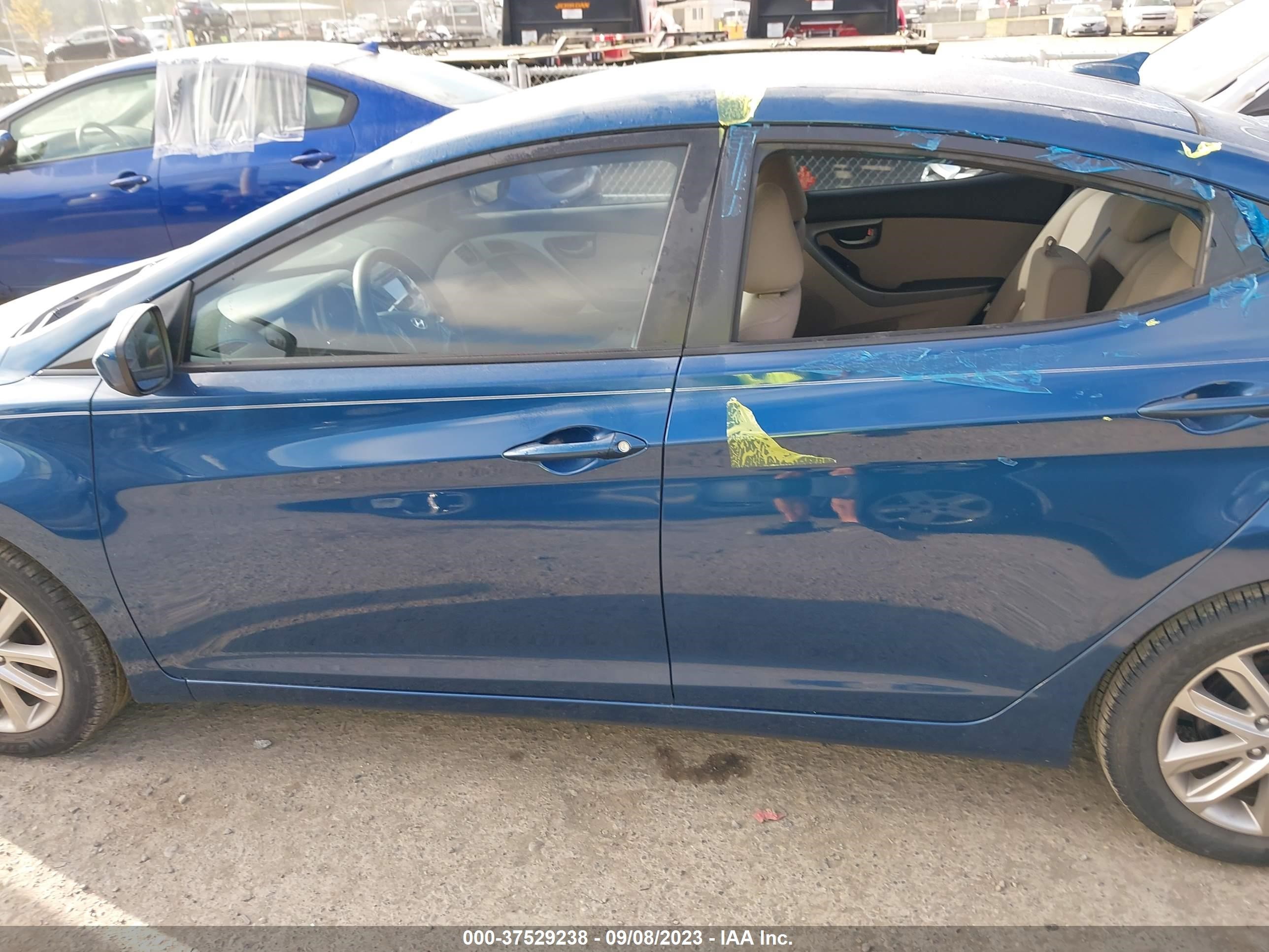 Photo 12 VIN: KMHDH4AE1GU619104 - HYUNDAI ELANTRA 