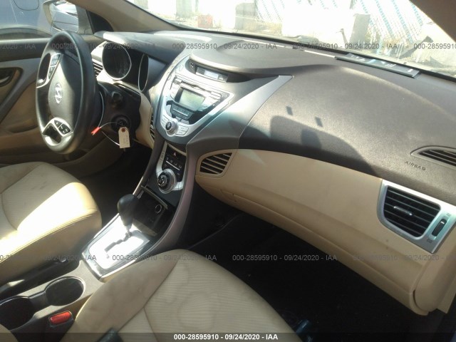 Photo 4 VIN: KMHDH4AE2BU097429 - HYUNDAI ELANTRA 