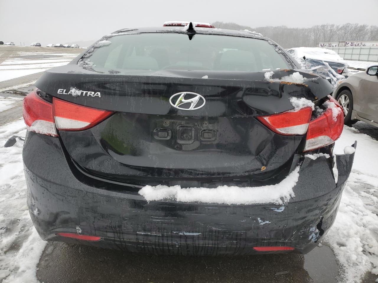 Photo 5 VIN: KMHDH4AE2BU126881 - HYUNDAI ELANTRA 