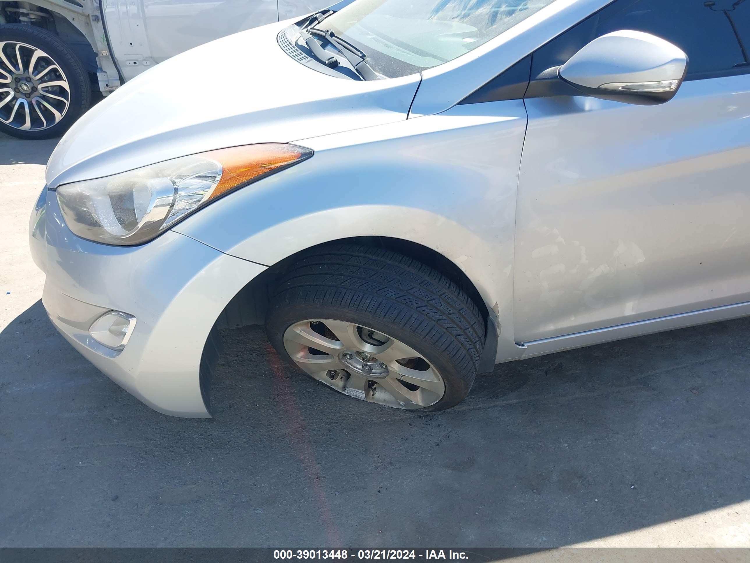 Photo 5 VIN: KMHDH4AE2CU258721 - HYUNDAI ELANTRA 