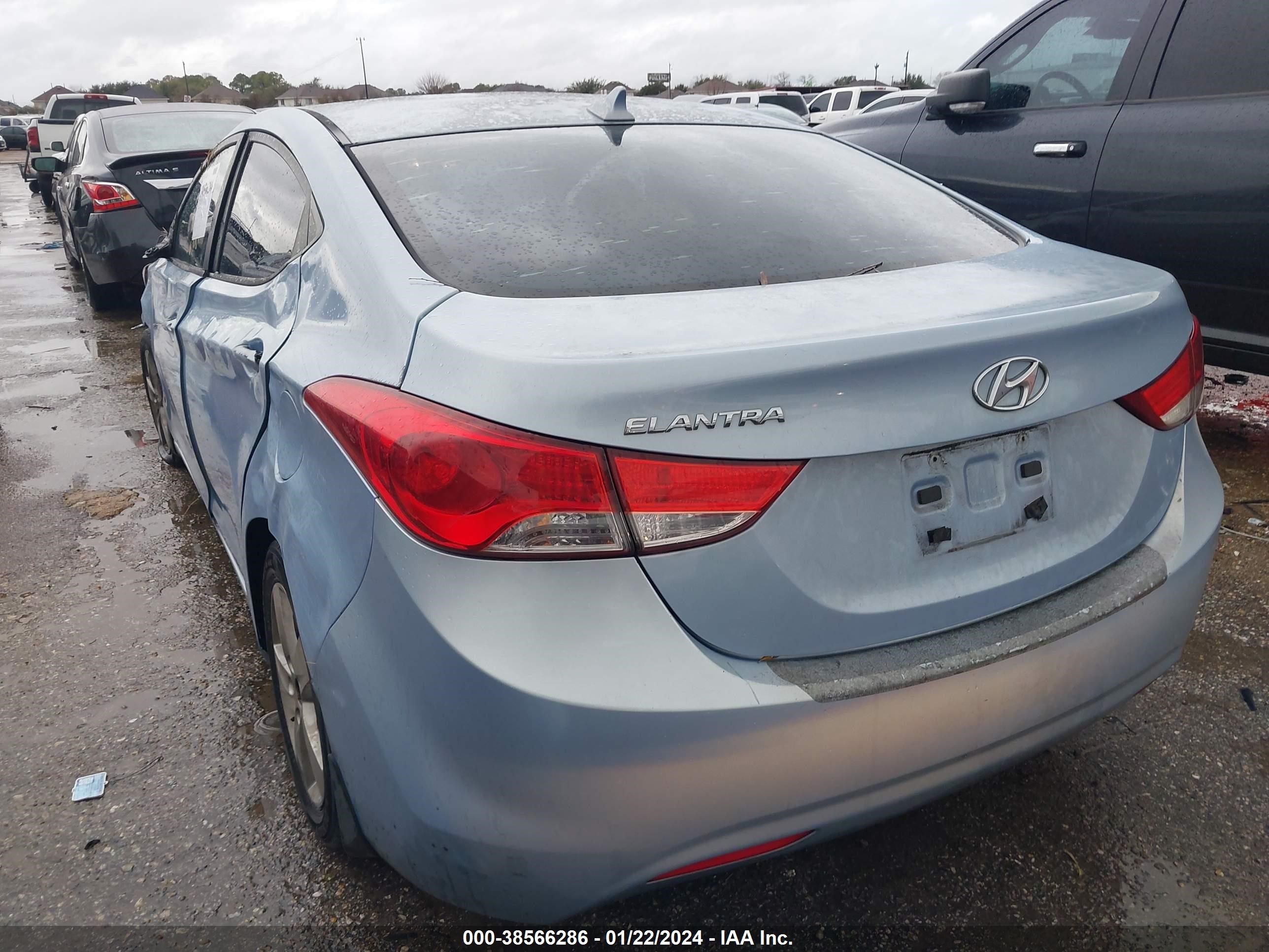 Photo 2 VIN: KMHDH4AE2DU500151 - HYUNDAI ELANTRA 