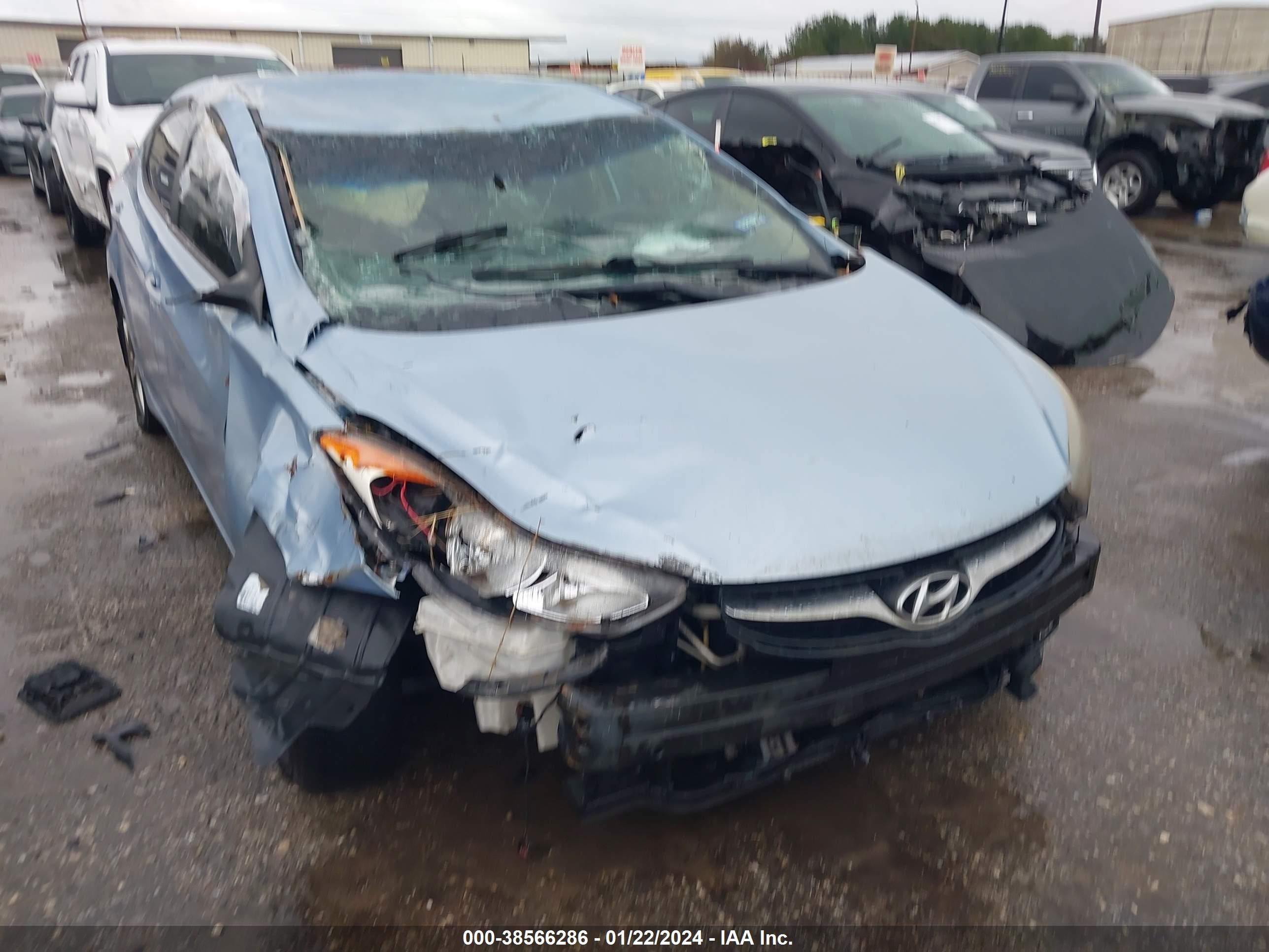 Photo 5 VIN: KMHDH4AE2DU500151 - HYUNDAI ELANTRA 