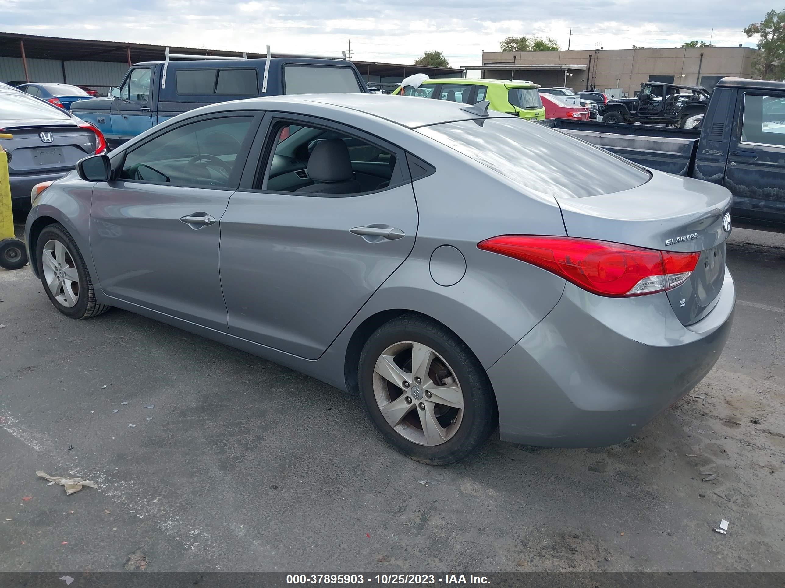 Photo 2 VIN: KMHDH4AE2DU570751 - HYUNDAI ELANTRA 