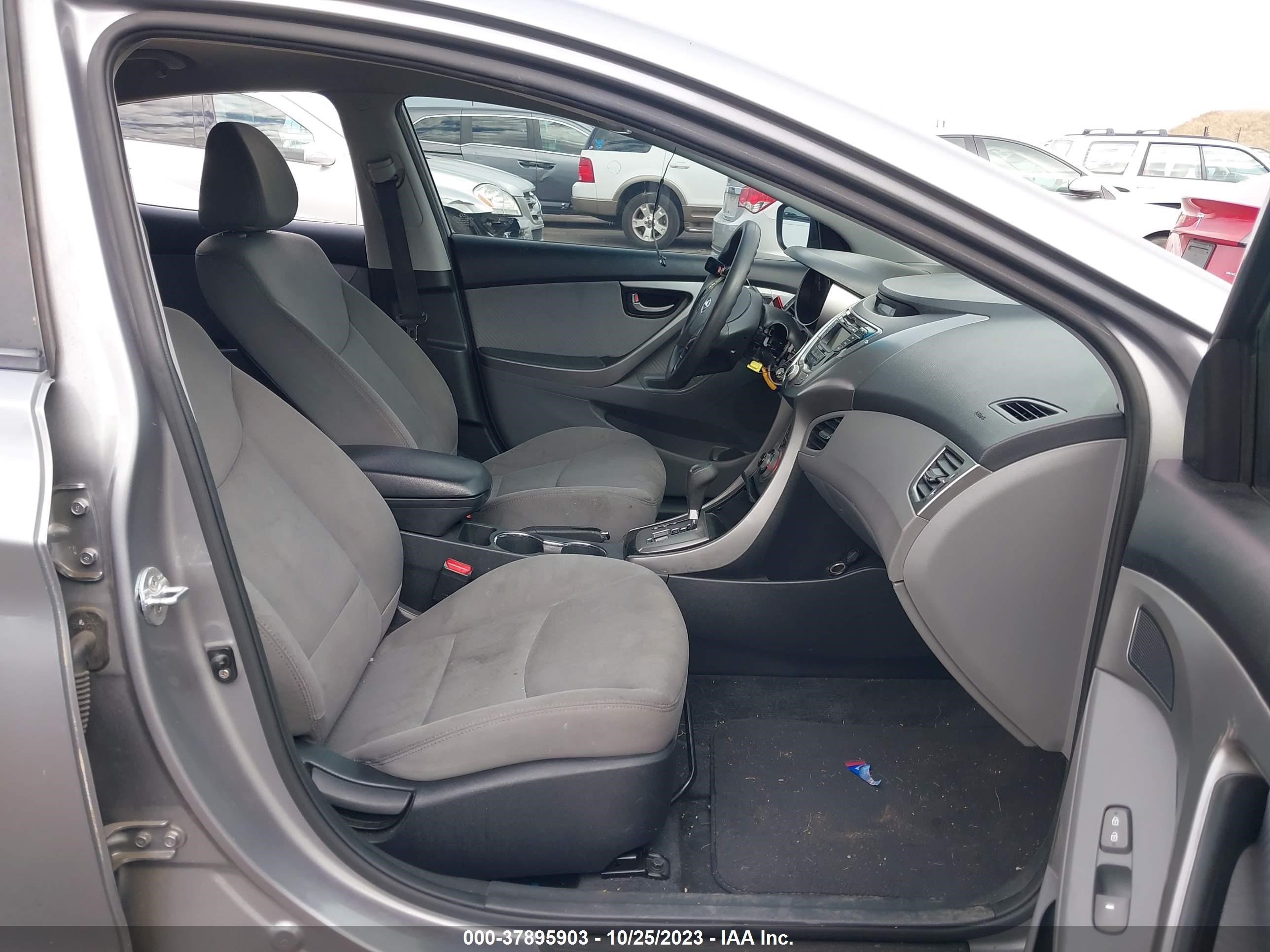 Photo 4 VIN: KMHDH4AE2DU570751 - HYUNDAI ELANTRA 