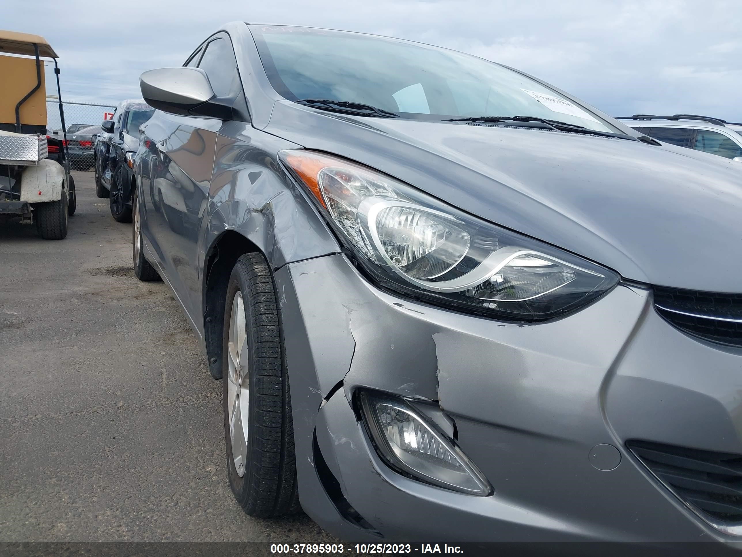 Photo 5 VIN: KMHDH4AE2DU570751 - HYUNDAI ELANTRA 