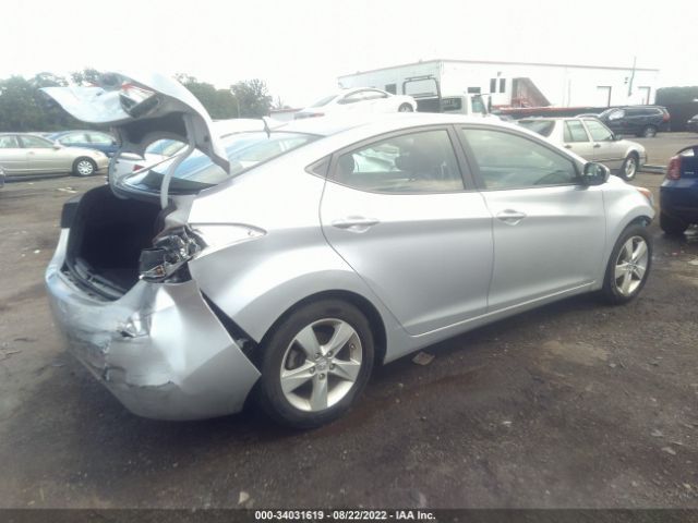 Photo 3 VIN: KMHDH4AE2DU611685 - HYUNDAI ELANTRA 