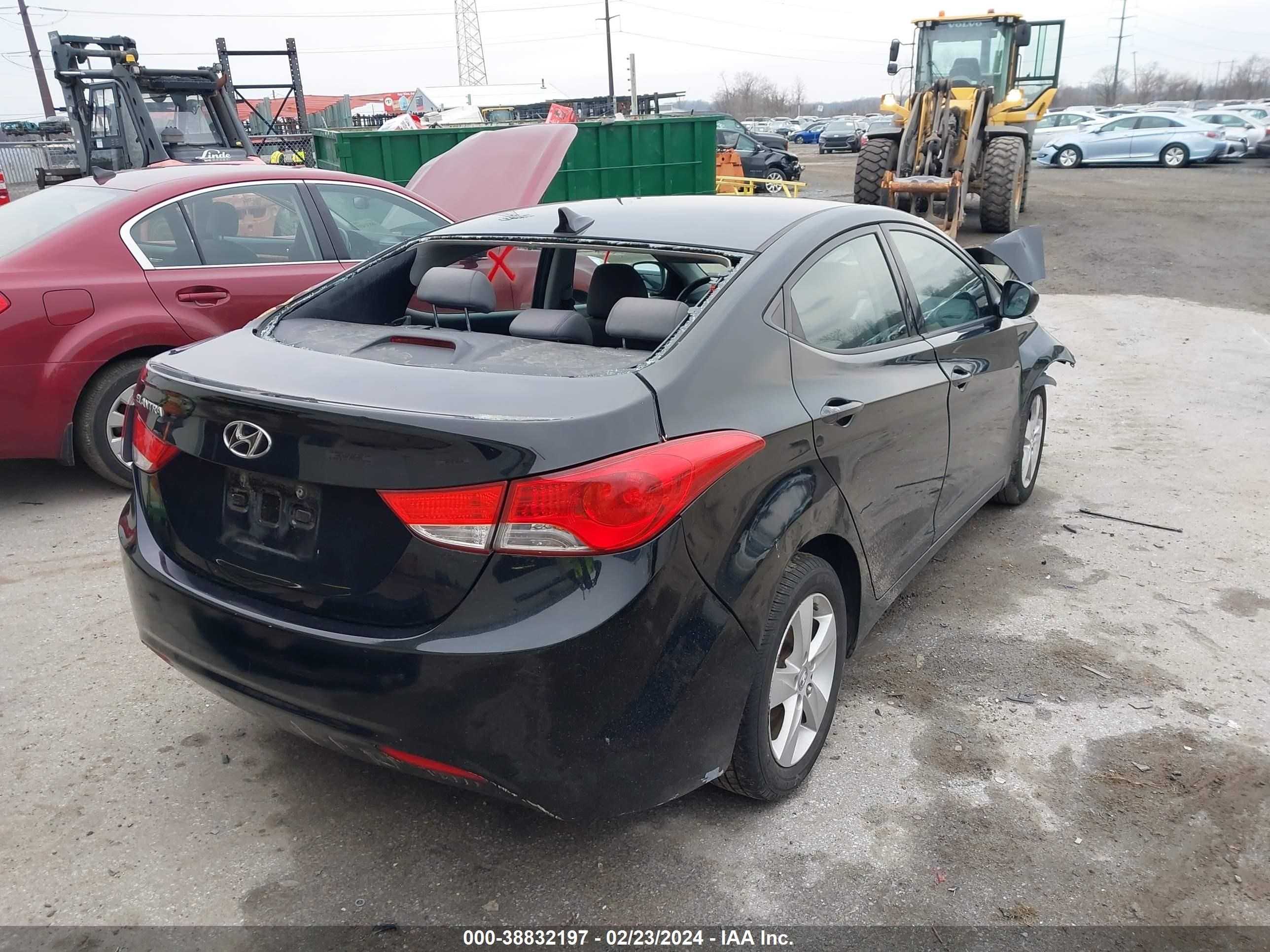 Photo 3 VIN: KMHDH4AE2DU656321 - HYUNDAI ELANTRA 