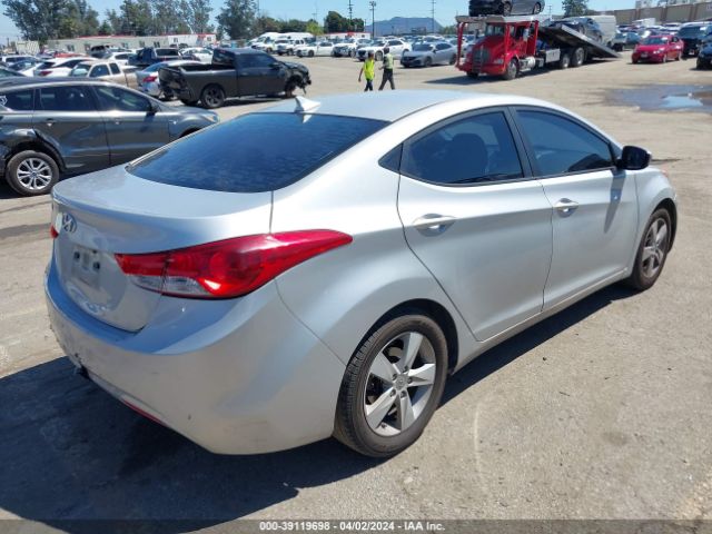 Photo 3 VIN: KMHDH4AE2DU724939 - HYUNDAI ELANTRA 