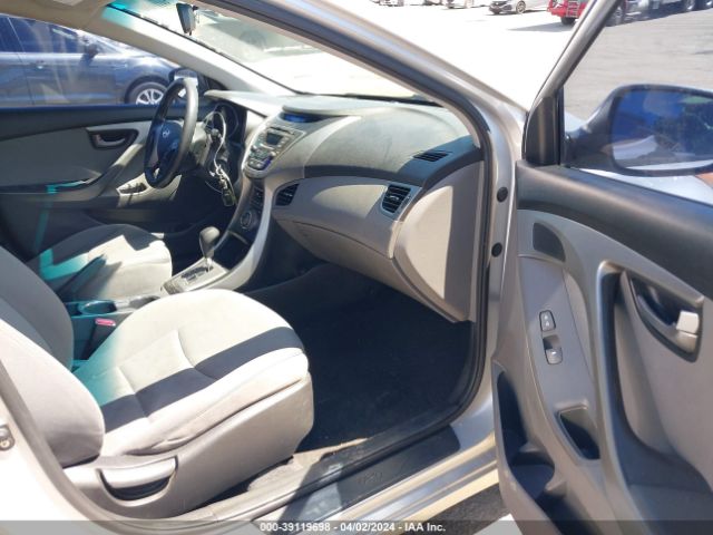 Photo 4 VIN: KMHDH4AE2DU724939 - HYUNDAI ELANTRA 