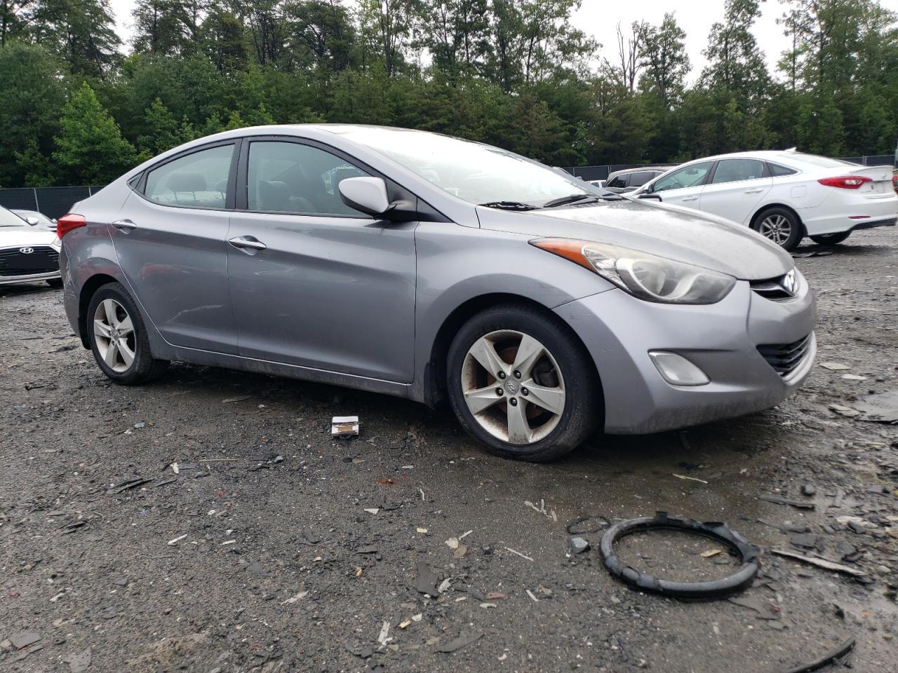 Photo 3 VIN: KMHDH4AE2DU775860 - HYUNDAI ELANTRA 