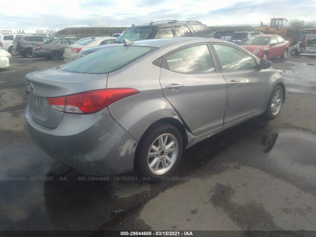 Photo 3 VIN: KMHDH4AE2DU811417 - HYUNDAI ELANTRA 