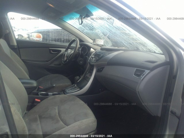 Photo 4 VIN: KMHDH4AE2DU811417 - HYUNDAI ELANTRA 