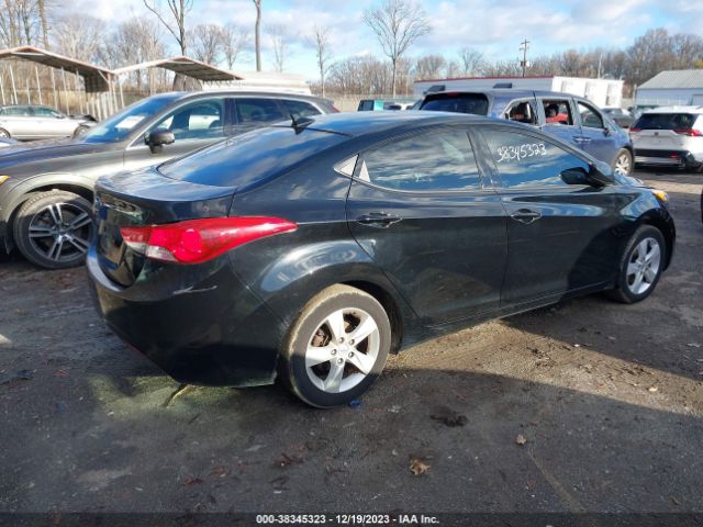 Photo 3 VIN: KMHDH4AE2DU823485 - HYUNDAI ELANTRA 